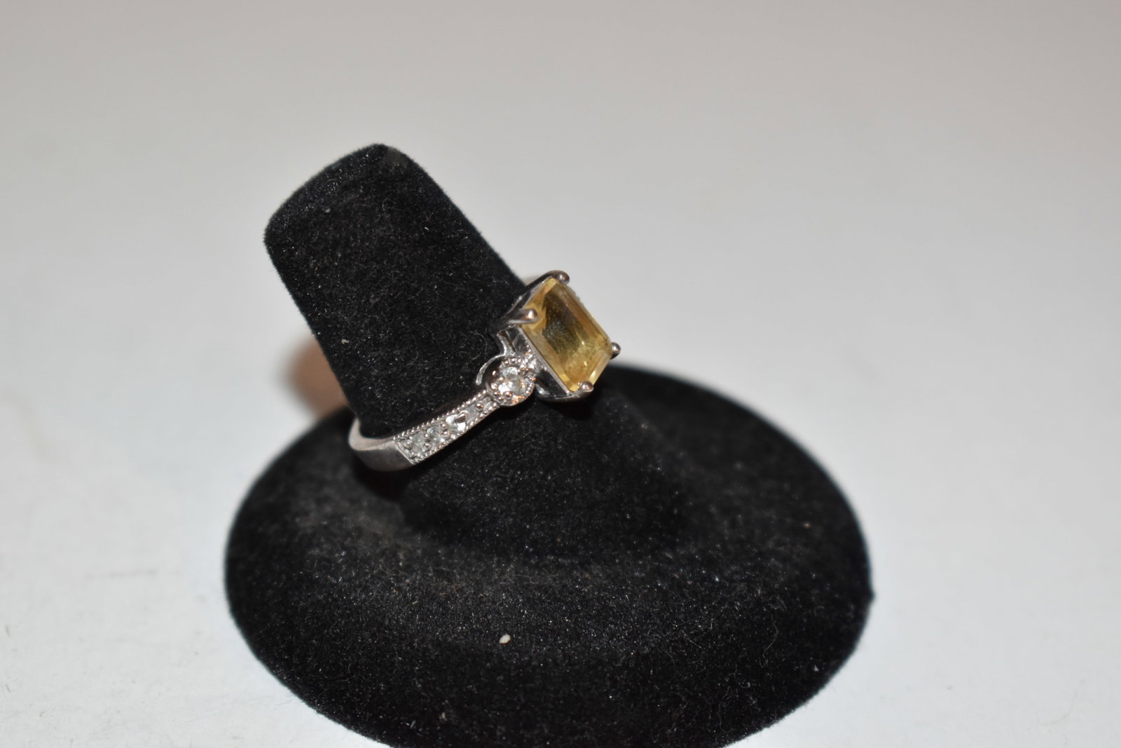 Vintage Sterling Silver spinel Ring sz 7: Vintage Sterling Silver spinel Ring sz 7 Please view all photos as they are part of the description and condition of this Item, Feel free to contact me with questions or picture requests! Used Item AS
