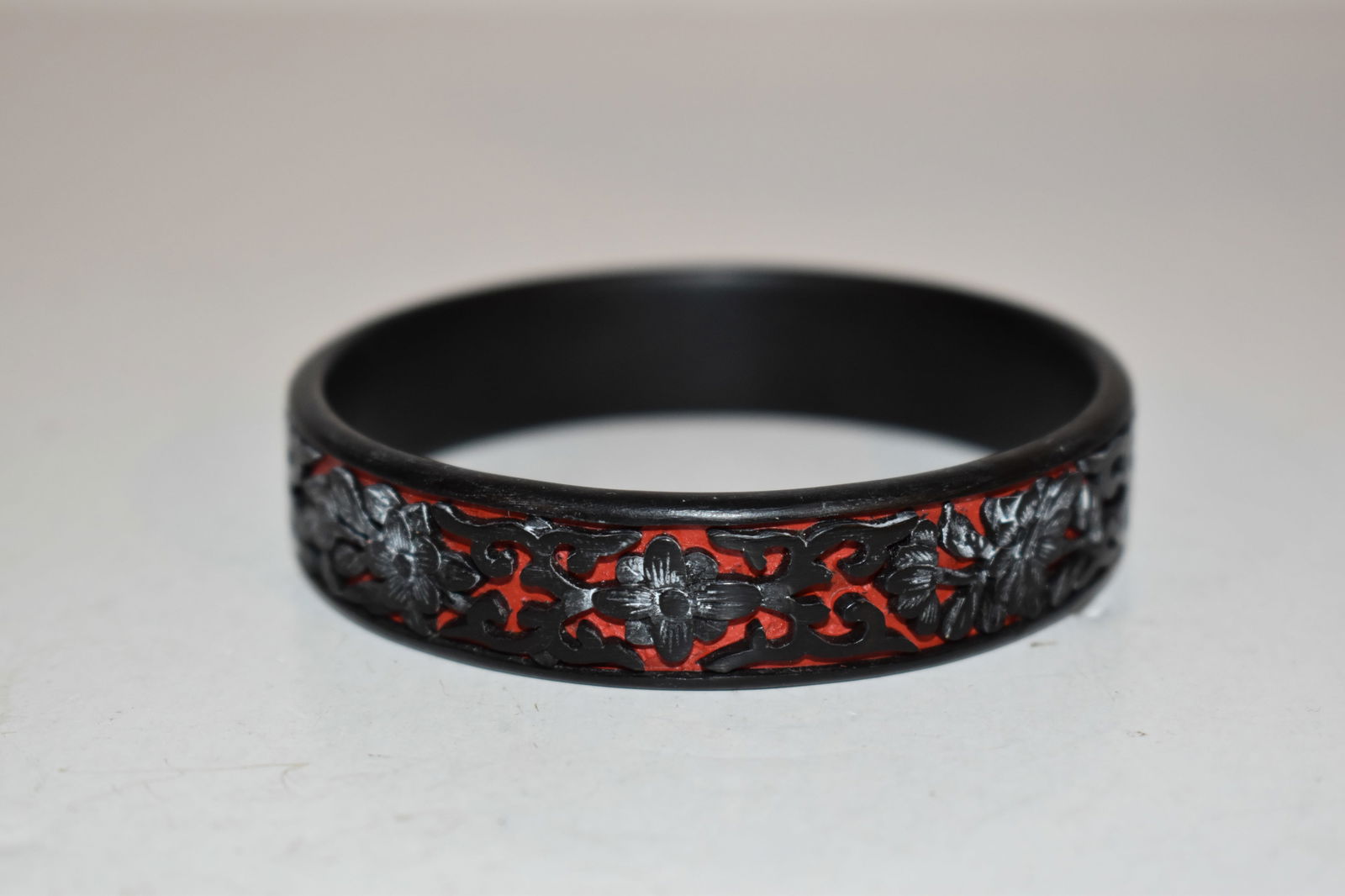 Vintage Carved Black on Red Cinnabar Asian Bangle Bracelet 8' (1 of 3)
