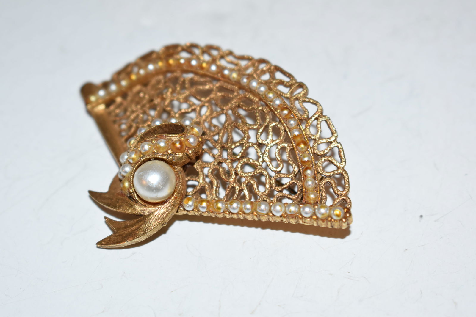 Vintage Signed Florenza 1950's Brooch Gold Tone With Faux Pearls Rare. (1 of 4)
