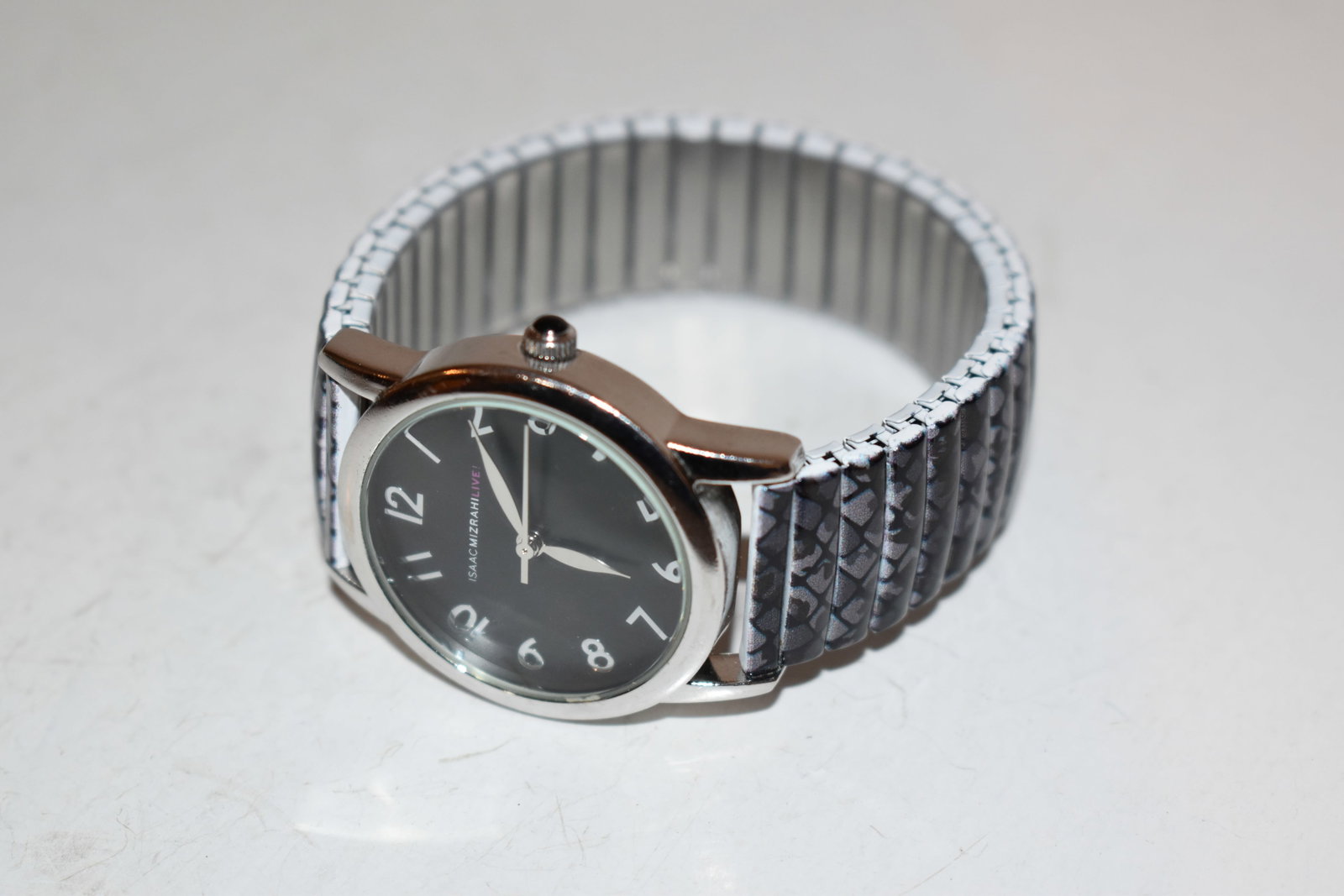 Isaac Mizrahi Live Black Stretch Watch works: Isaac Mizrahi Live Black Stretch Watch works Please view all photos as they are part of the description and condition of this Item, Feel free to contact me with questions or picture requests! Used Ite