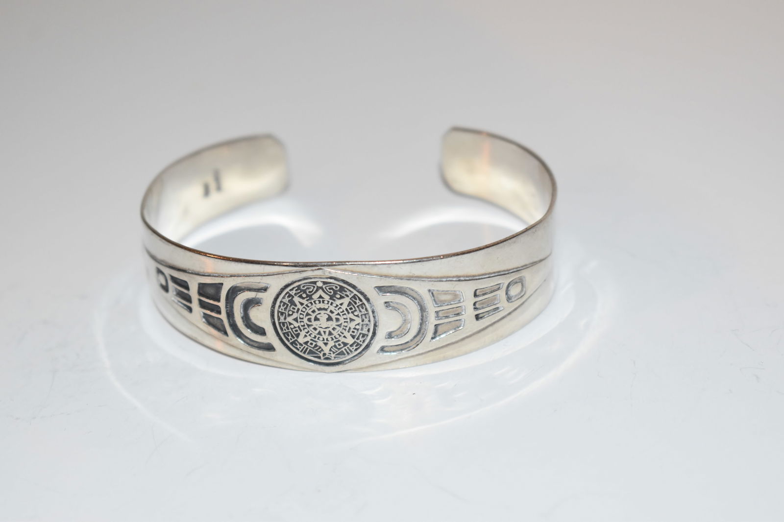 Vintage Mexico Aztec Sterling Silver cuff Bracelet 7" (1 of 4)