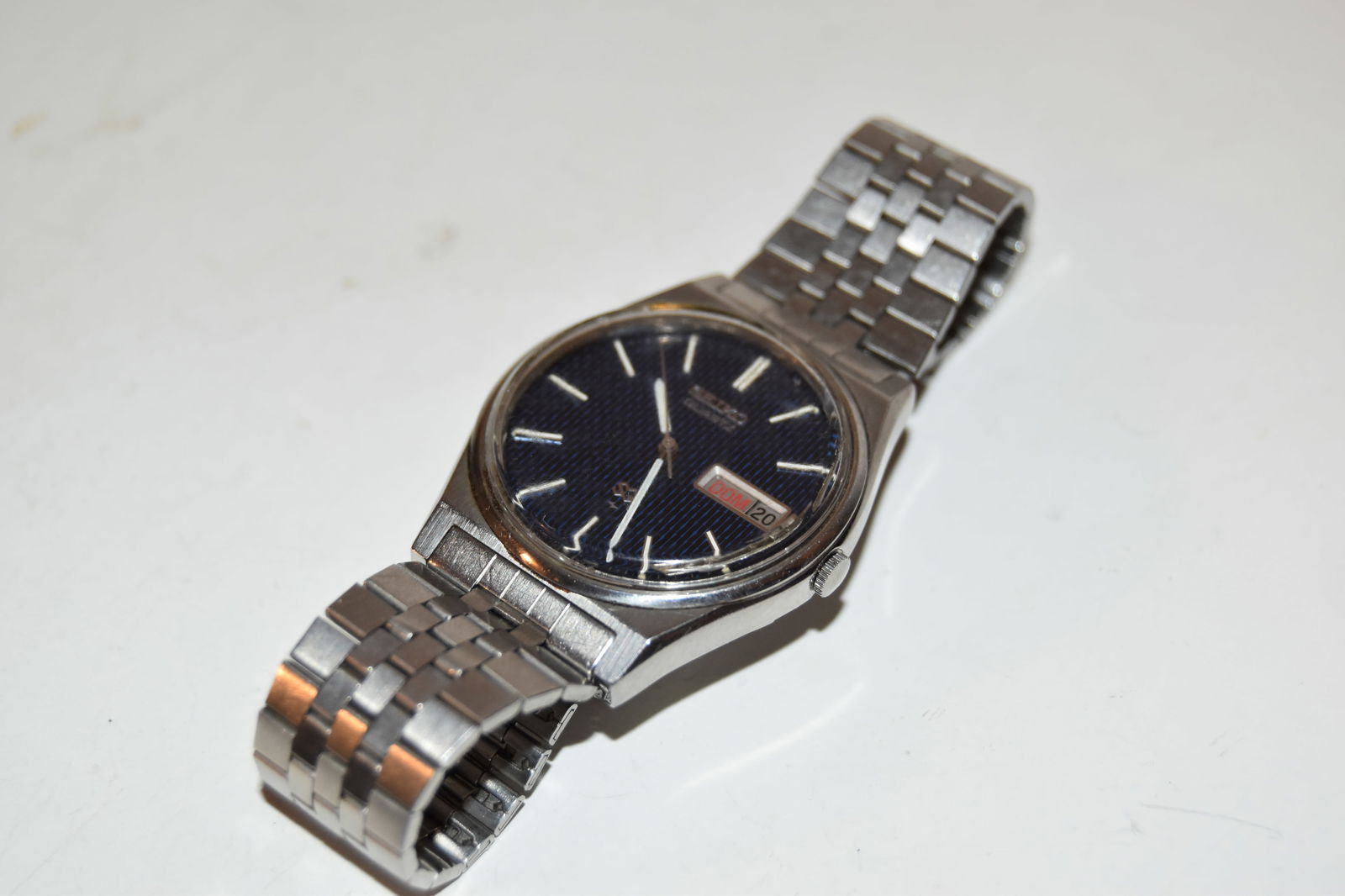 Vintage Seiko SQ Watch Men Silver Tone Black Dial Day Date 7123-8439 works great!!! (1 of 6)