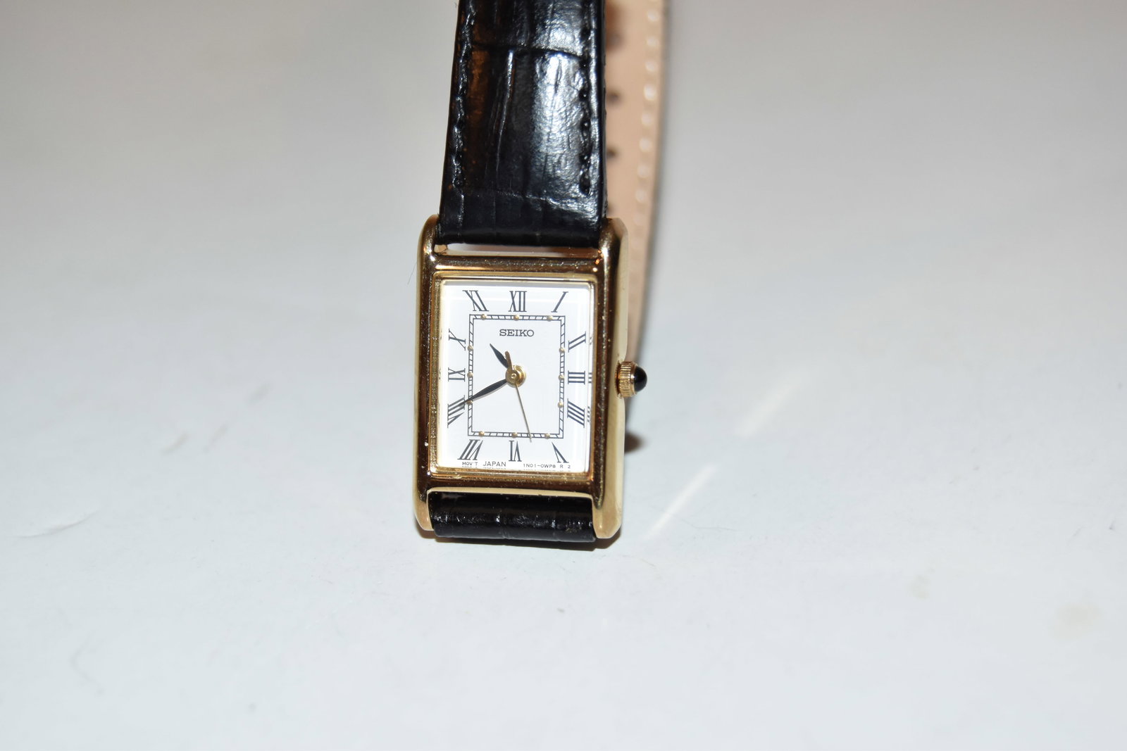 Gorgeous Ladies Seiko Tank Dress Watch 1N01 - 0LK0 New Battery WORKS GREAT!!!: Gorgeous Ladies Seiko Tank Dress Watch 1N01 - 0LK0 New Battery WORKS GREAT!!! Please view all photos as they are part of the description and condition of this Item, Feel free to contact me with questi
