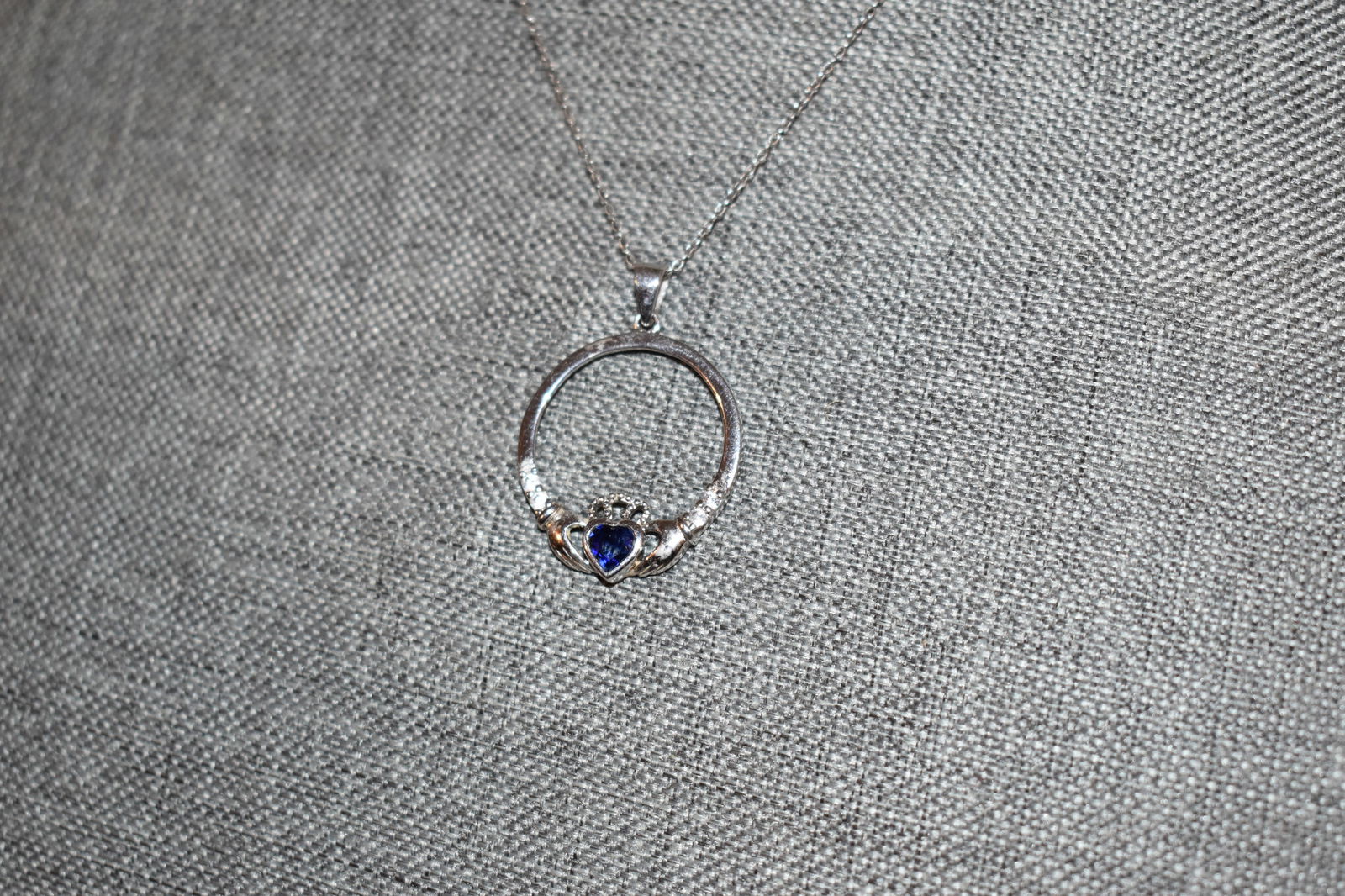 925 Sterling Silver Vintage blue Topaz Claddagh Pendant necklace 18" (1 of 5)