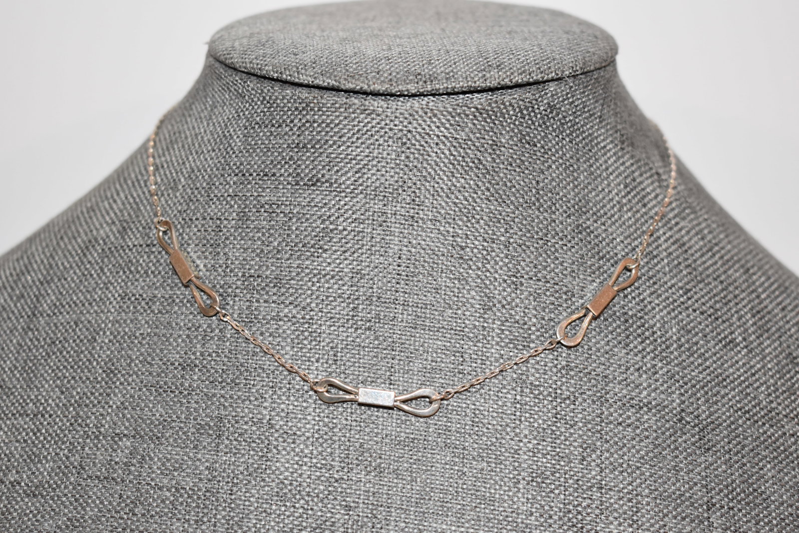 Vintage Sterling Silver choker Necklace 14": Vintage Sterling Silver choker Necklace 14" Please view all photos as they are part of the description and condition of this Item, Feel free to contact me with questions or picture requests! Used Item