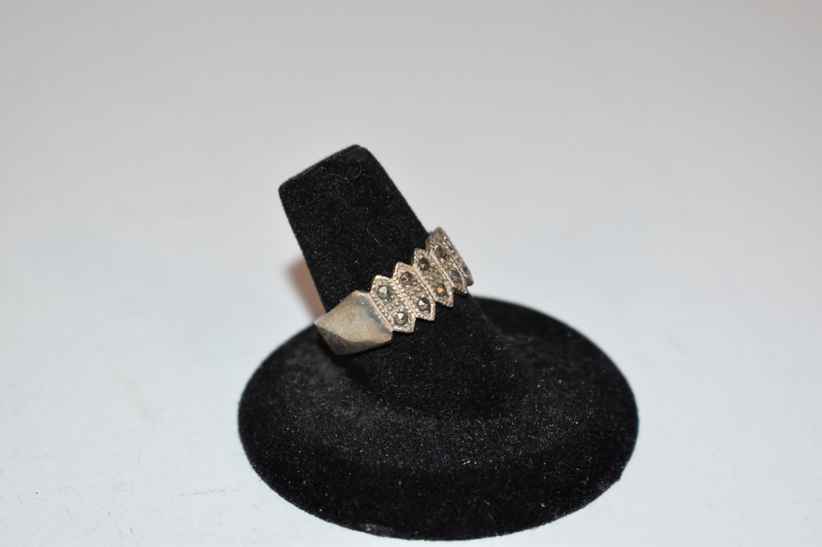Vintage Sterling Silver marcasite Ring sz 8 (1 of 4)