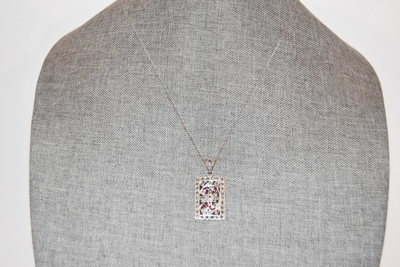 Vintage Sterling Silver marcasite pendant Necklace 19": Vintage Sterling Silver marcasite pendant Necklace 19" Please view all photos as they are part of the description and condition of this Item, Feel free to contact me with questions or picture requests