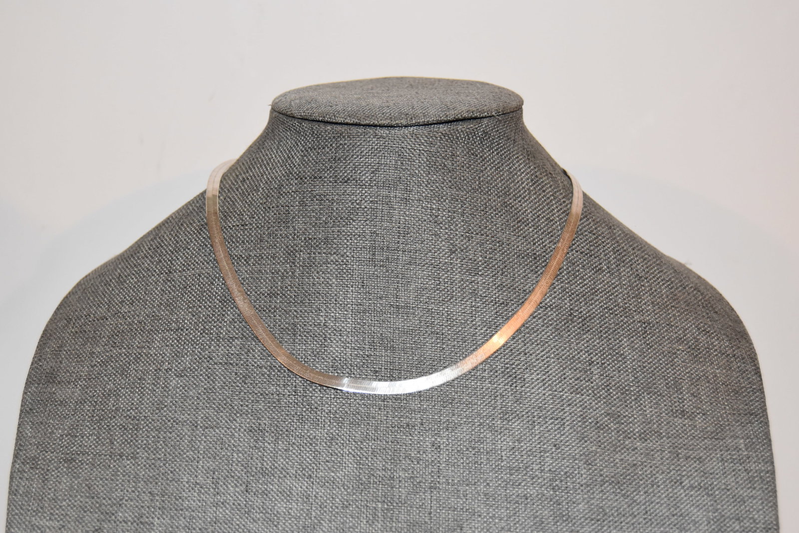 Vintage Sterling Silver choker italy Necklace 14": Vintage Sterling Silver choker italy Necklace 14" Please view all photos as they are part of the description and condition of this Item, Feel free to contact me with questions or picture requests! Use