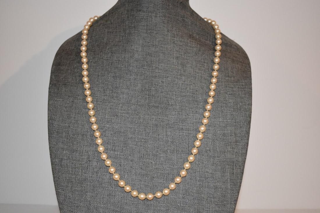 vintage monet beaded necklace 28": vintage monet beaded necklace 28" Please view all photos as they are part of the description and condition of this Item, Feel free to contact me with questions or picture requests! Used Item AS IS