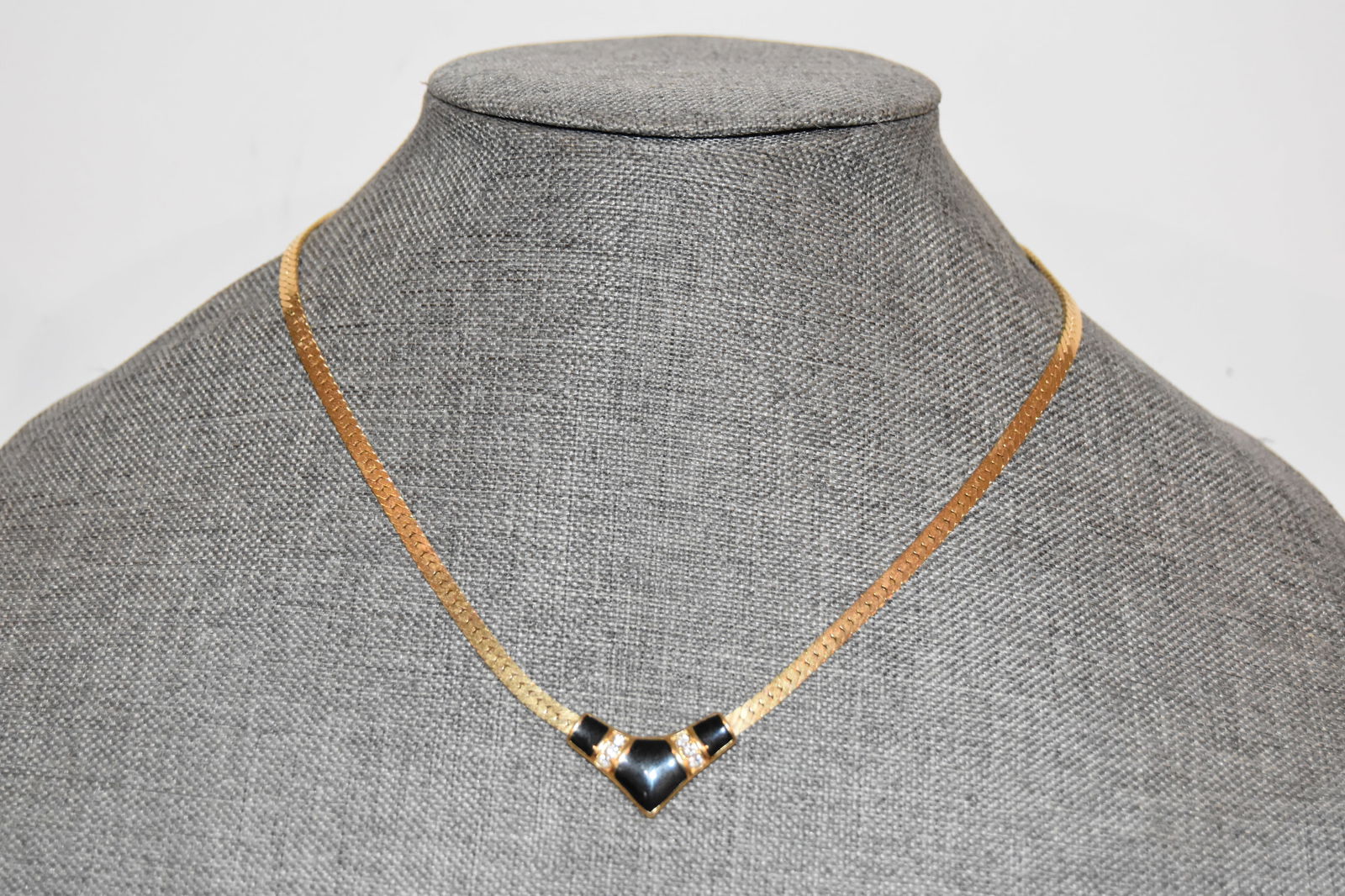 Vintage Gold Tone Blue Enamel Trifari Signed Necklace 16": Vintage Gold Tone Blue Enamel Trifari Signed Necklace 16" Please view all photos as they are part of the description and condition of this Item, Feel free to contact me with questions or picture reque