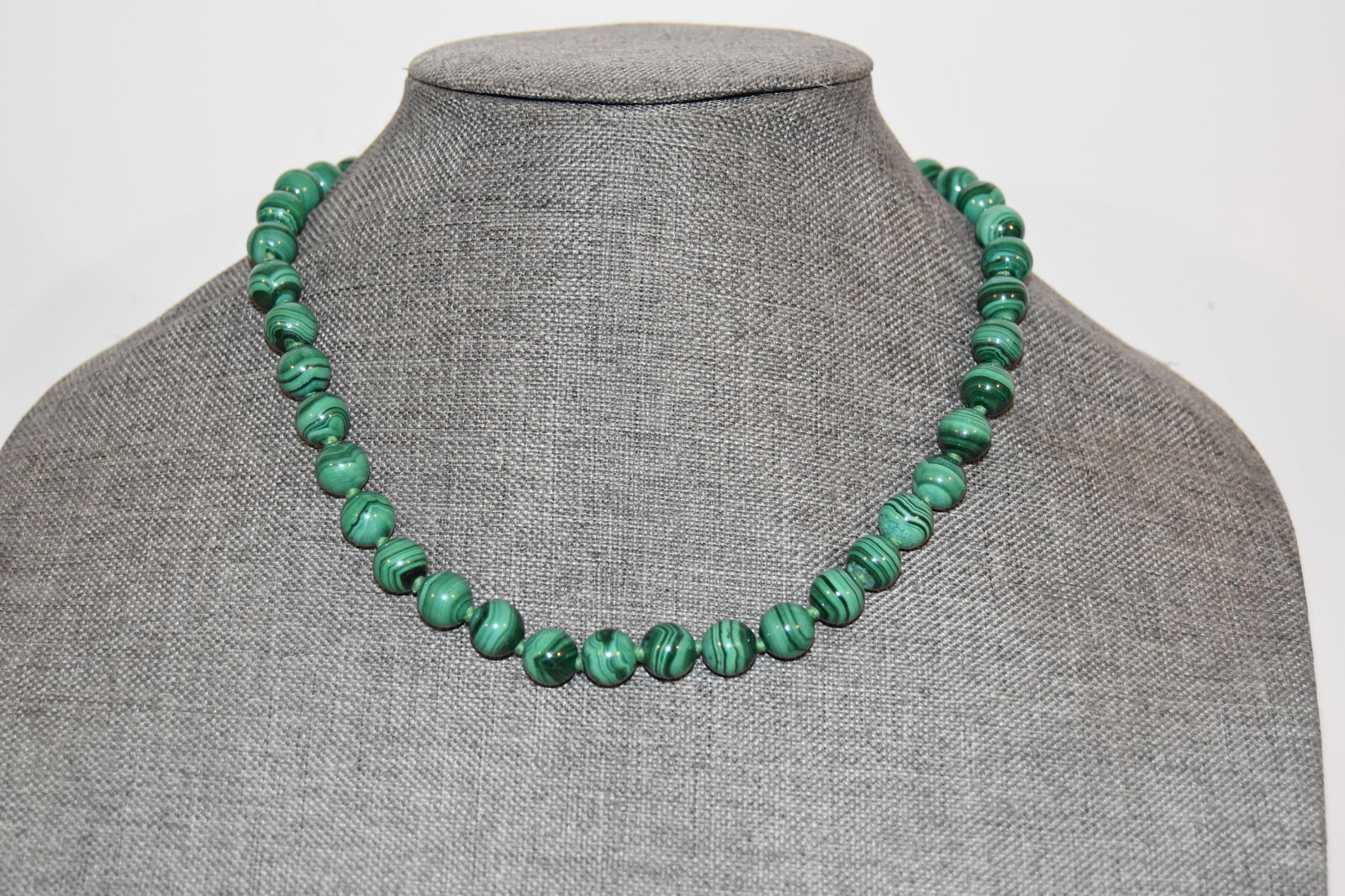 Vintage malachite gemstone bead necklace 16" (1 of 4)