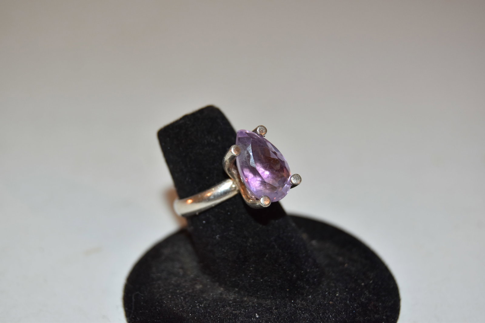 Vintage sterling silver Amethyst Mexico ring sz 6: Vintage sterling silver Amethyst Mexico ring sz 6 Please view all photos as they are part of the description and condition of this Item, Feel free to contact me with questions or picture requests! Use