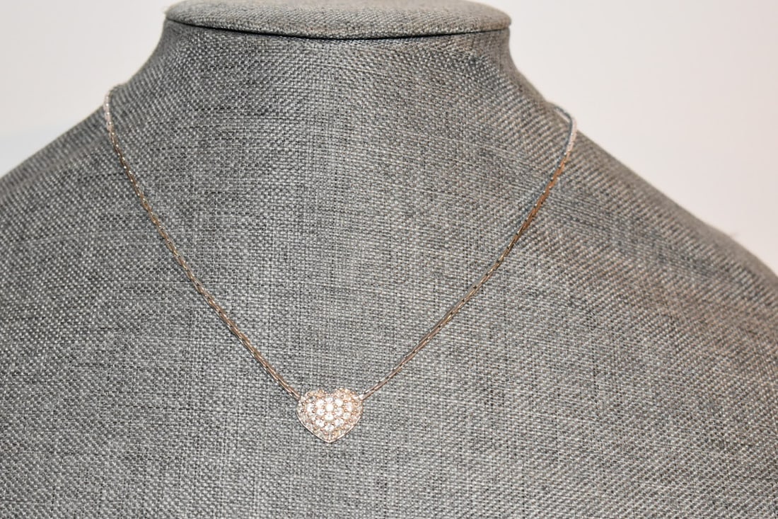 Swarovski Crystal Heart Pendant Necklace 15": Swarovski Crystal Heart Pendant Necklace 15" Please view all photos as they are part of the description and condition of this Item, Feel free to contact me with questions or picture requests! Used Ite