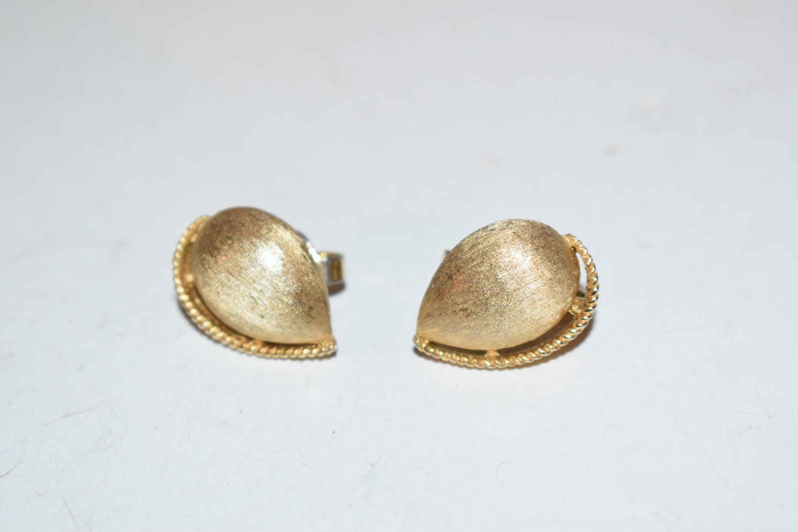 Vintage Crown Trifari Brushed Goldtone Clipon Earrings: Vintage Crown Trifari Brushed Goldtone Clipon Earrings Please view all photos as they are part of the description and condition of this Item, Feel free to contact me with questions or picture requests