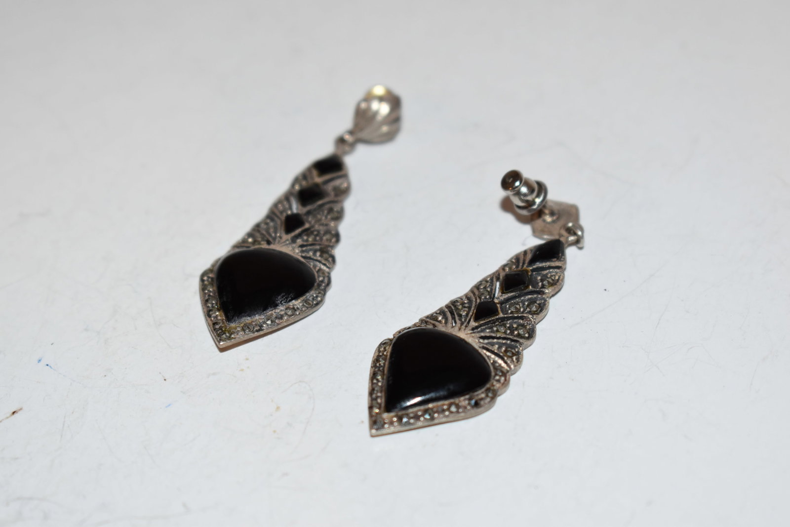Vintage Sterling Silver marcasite onyx Earrings: Vintage Sterling Silver marcasite onyx Earrings Please view all photos as they are part of the description and condition of this Item, Feel free to contact me with questions or picture requests! Used 