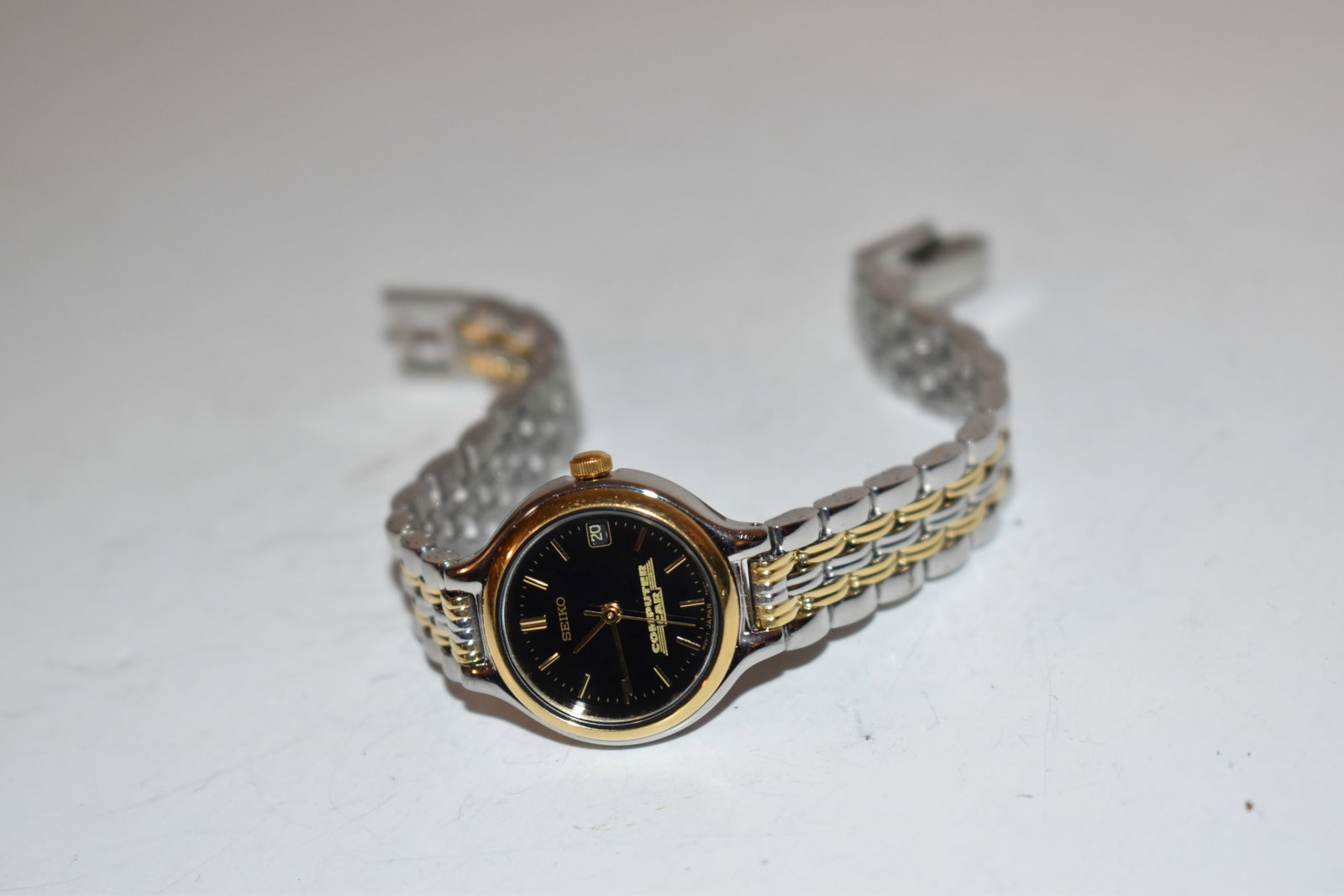 Seiko Watch Women Gold Silver Tone 7N82-0228 Date Black Dial works: Seiko Watch Women Gold Silver Tone 7N82-0228 Date Black Dial works Please view all photos as they are part of the description and condition of this Item, Feel free to contact me with questions or pict