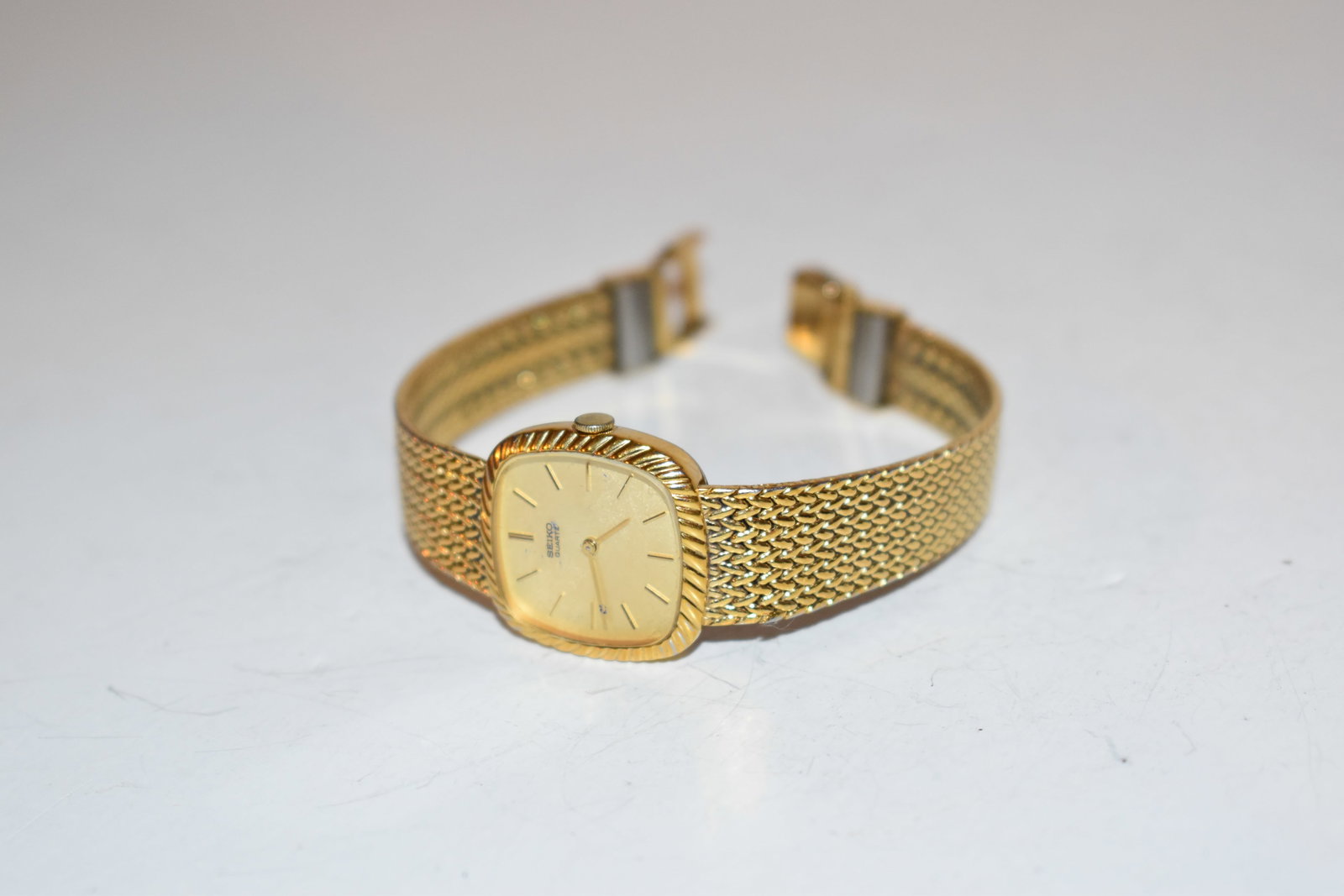 SEIKO Watches 1400-6159 square quartz ladies Stainless Steel gold Tone works: SEIKO Watches 1400-6159 square quartz ladies Stainless Steel gold Tone works Please view all photos as they are part of the description and condition of this Item, Feel free to contact me with questio