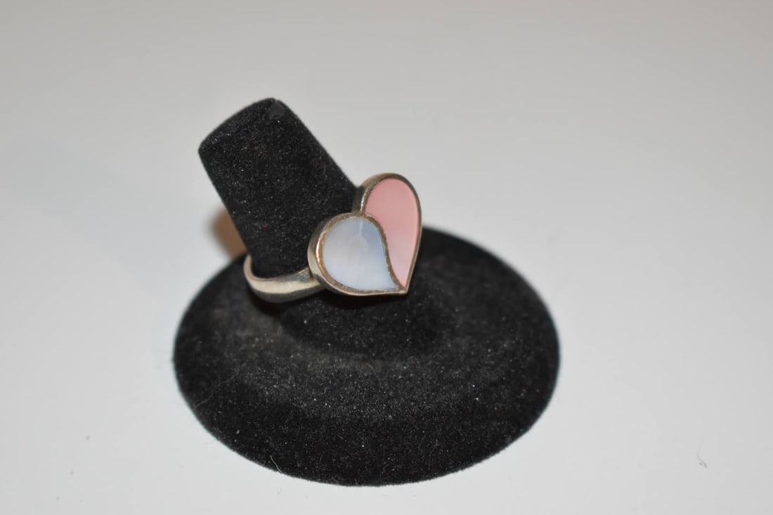 vintage sterling silver mother of pearl heart ring sz 7 (1 of 4)