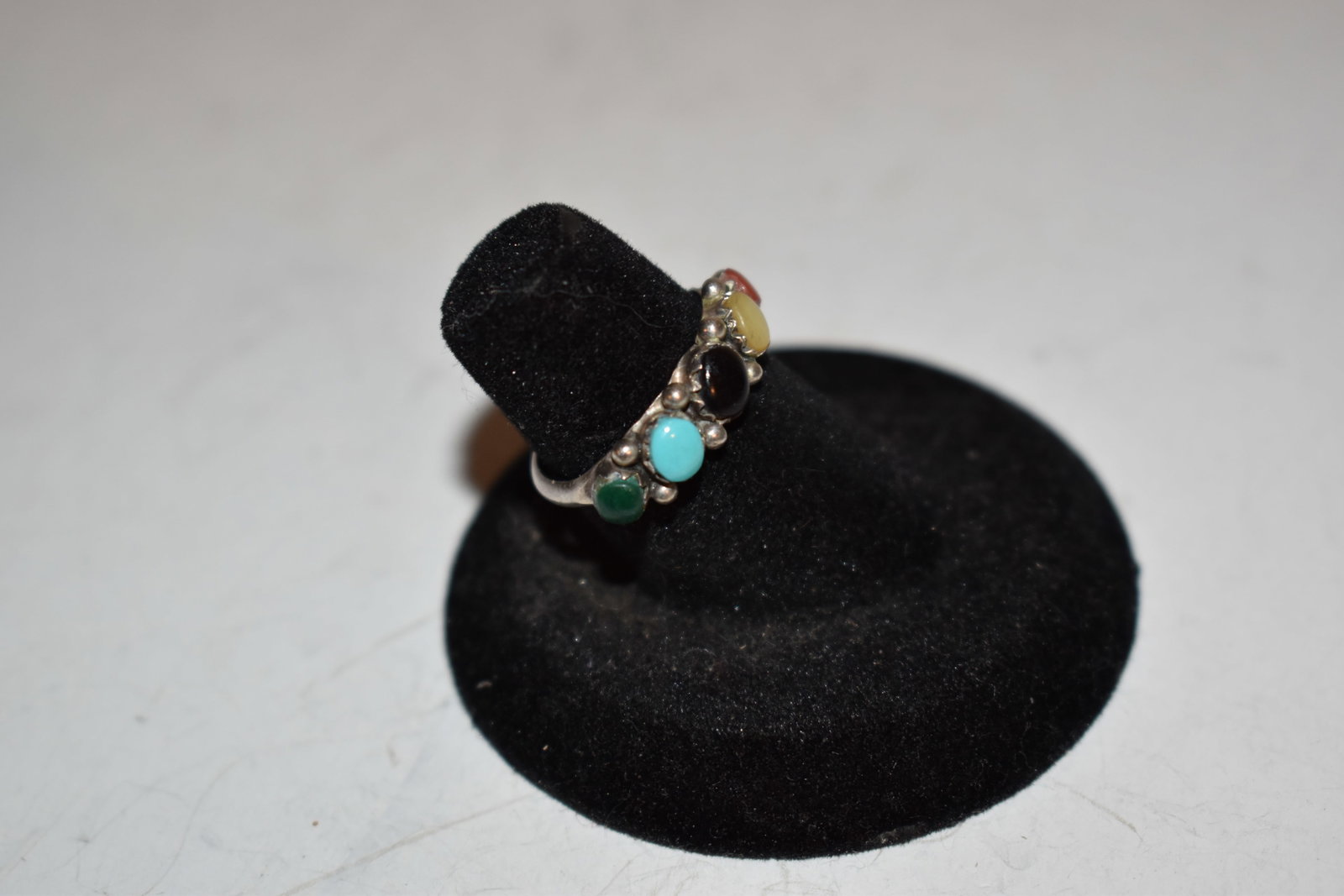 Vintage Sterling Silver navajo Ring Size 6: Vintage Sterling Silver navajo Ring Size 6 Please view all photos as they are part of the description and condition of this Item, Feel free to contact me with questions or picture requests! Used Item 