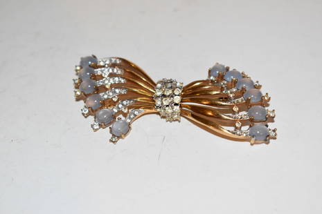 vintage rhinestone jelly belly brooch: vintage rhinestone jelly belly brooch Please view all photos as they are part of the description and condition of this Item, Feel free to contact me with questions or picture requests! Used Item AS IS