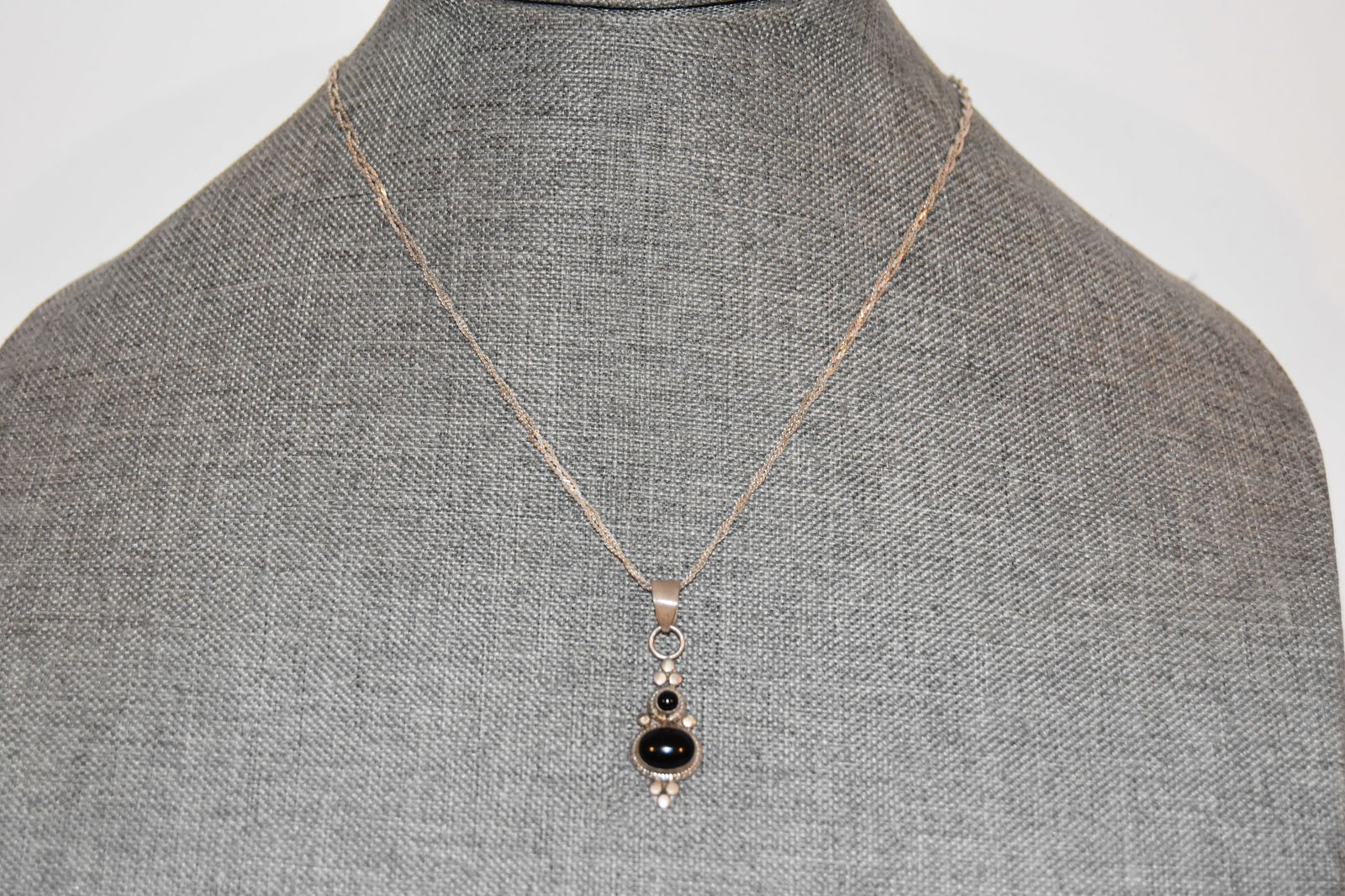 Vintage Sterling Silver onyx pendant Necklace 17" (1 of 3)