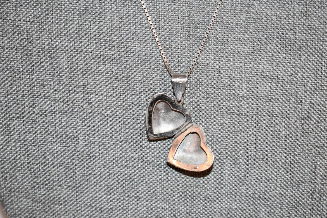 vintage sterling silver engraved heart locket necklace pendant 32": vintage sterling silver engraved heart locket necklace pendant 32" Please view all photos as they are part of the description and condition of this Item, Feel free to contact me with questions or pict