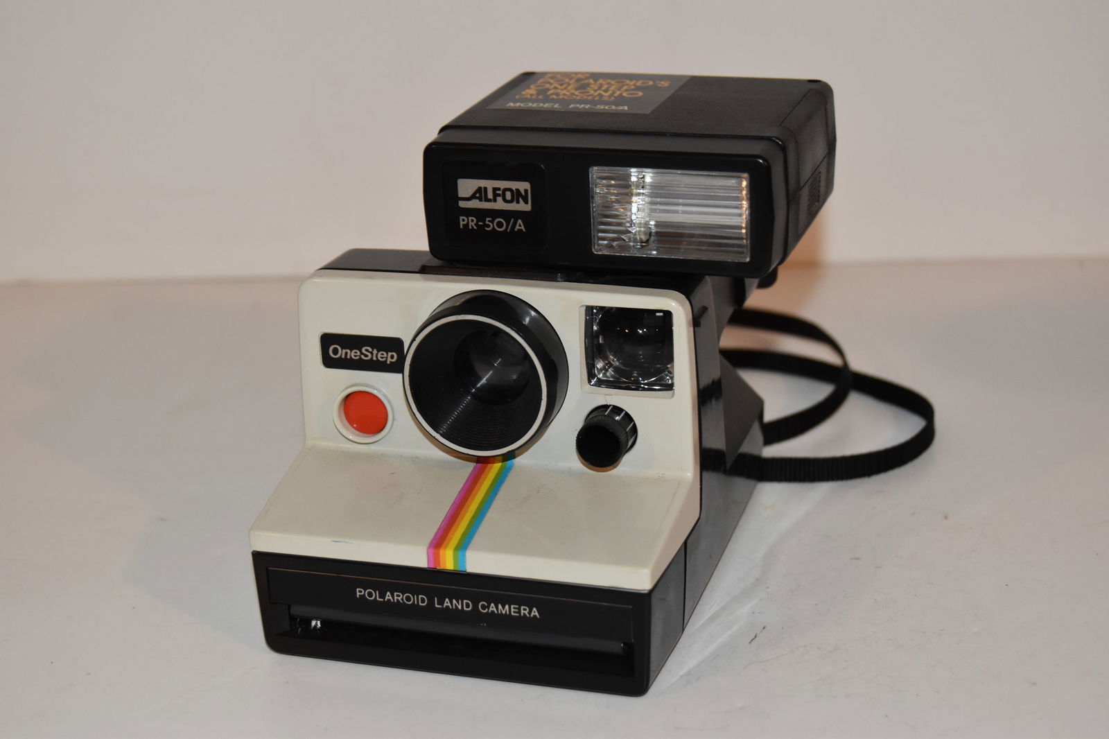 Vintage Original Polaroid SX-70 OneStep White Rainbow Stripe Land Camera TESTED & Flash (1 of 4)