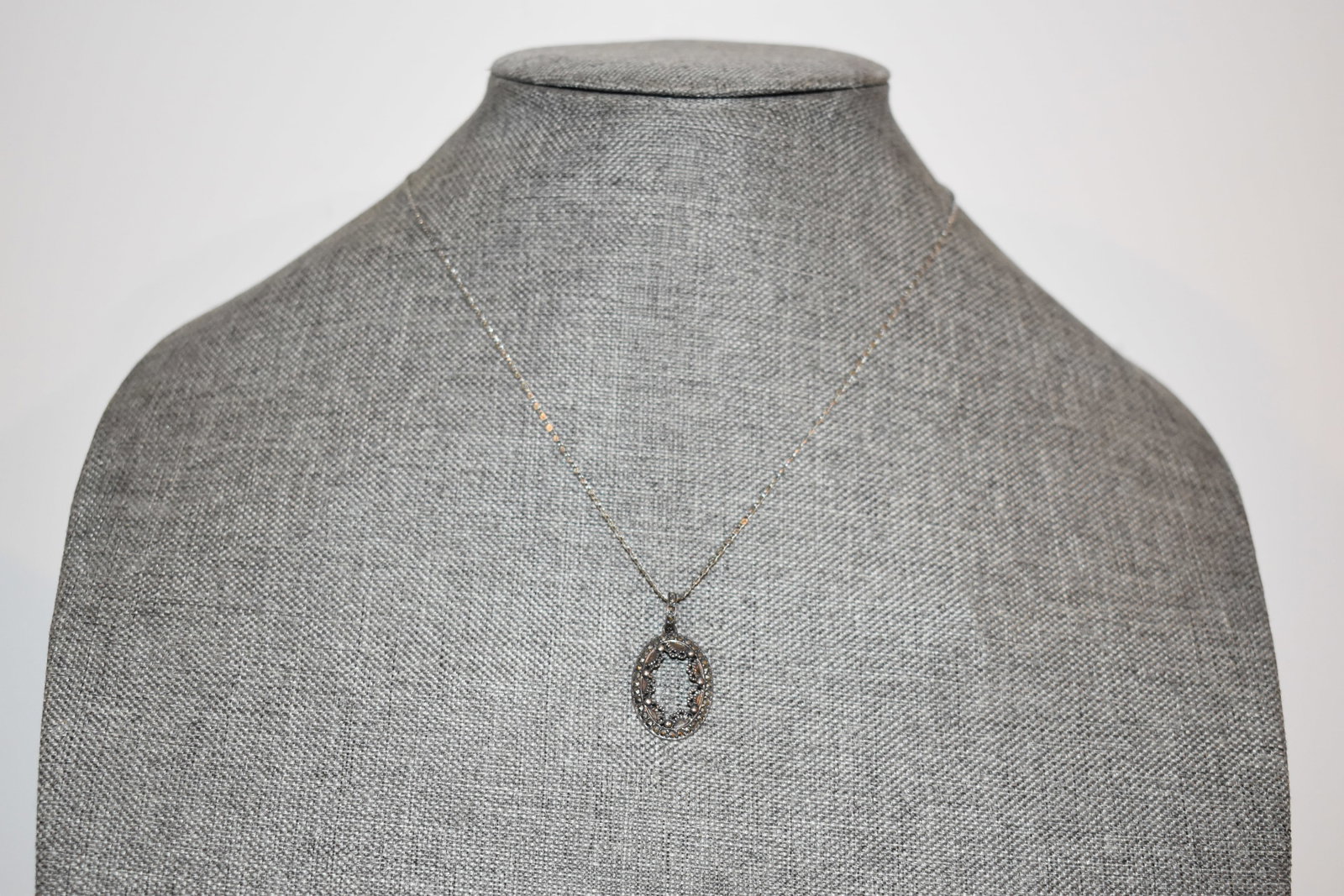 Vintage Sterling Silver Marcasite Necklace 18": Vintage Sterling Silver Marcasite Necklace 18" Please view all photos as they are part of the description and condition of this Item, Feel free to contact me with questions or picture requests! Used I