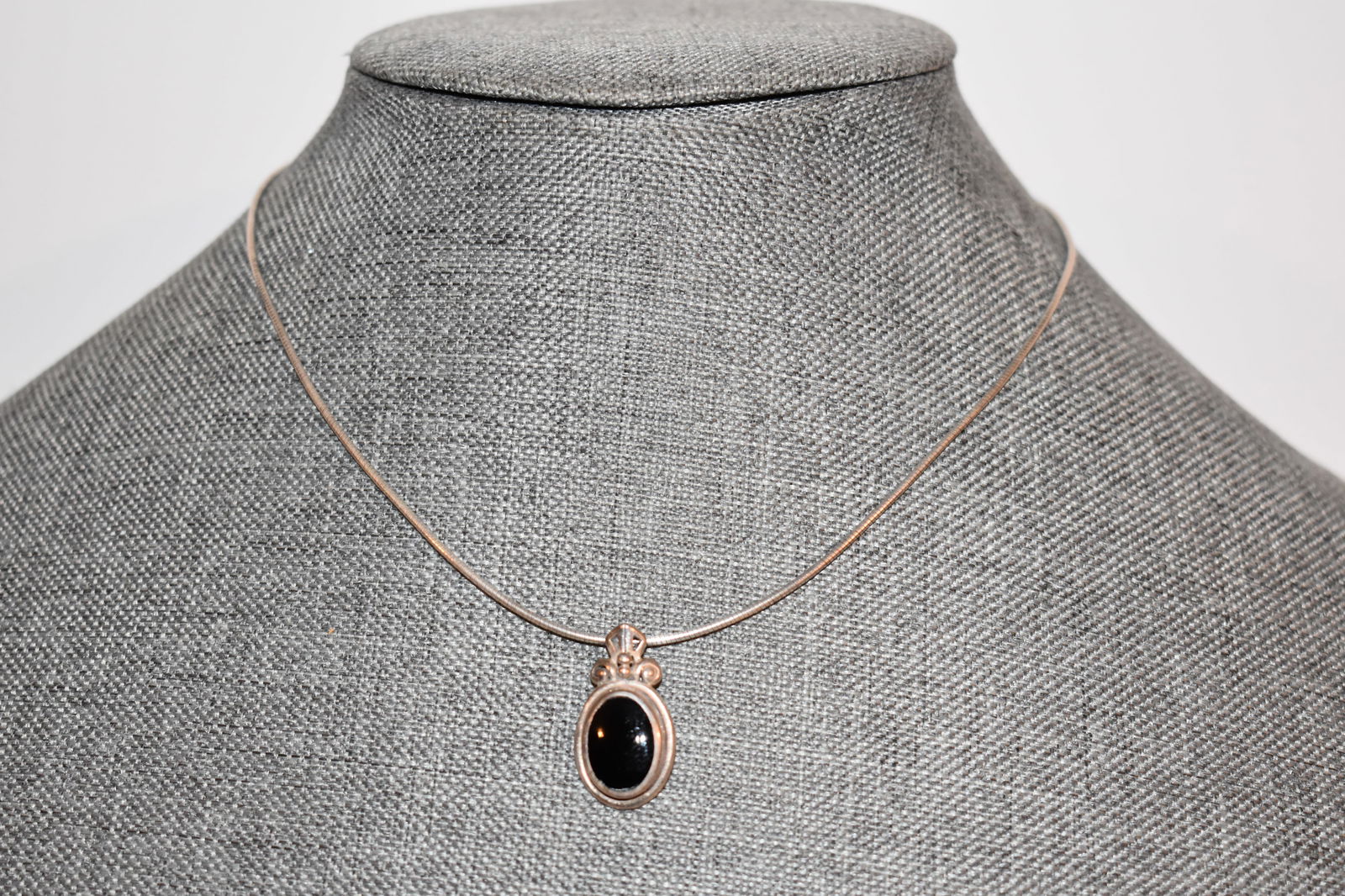 Vintage Sterling silver onyx pendant Necklace 14" (1 of 4)