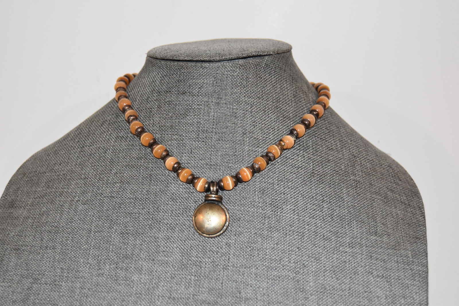 Vintage Sterling Silver tigers eye necklace 15" nice!!! Mexico TB-185: Vintage Sterling Silver tigers eye necklace 15" nice!!! Mexico TB-185 Please view all photos as they are part of the description and condition of this Item, Feel free to contact me with questions or p