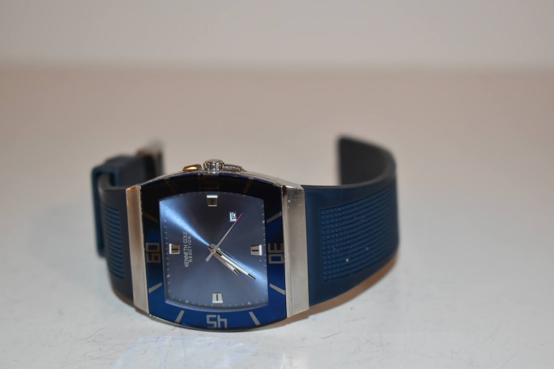 Kenneth Cole Mens Watch WORKS GREAT (1 of 7)