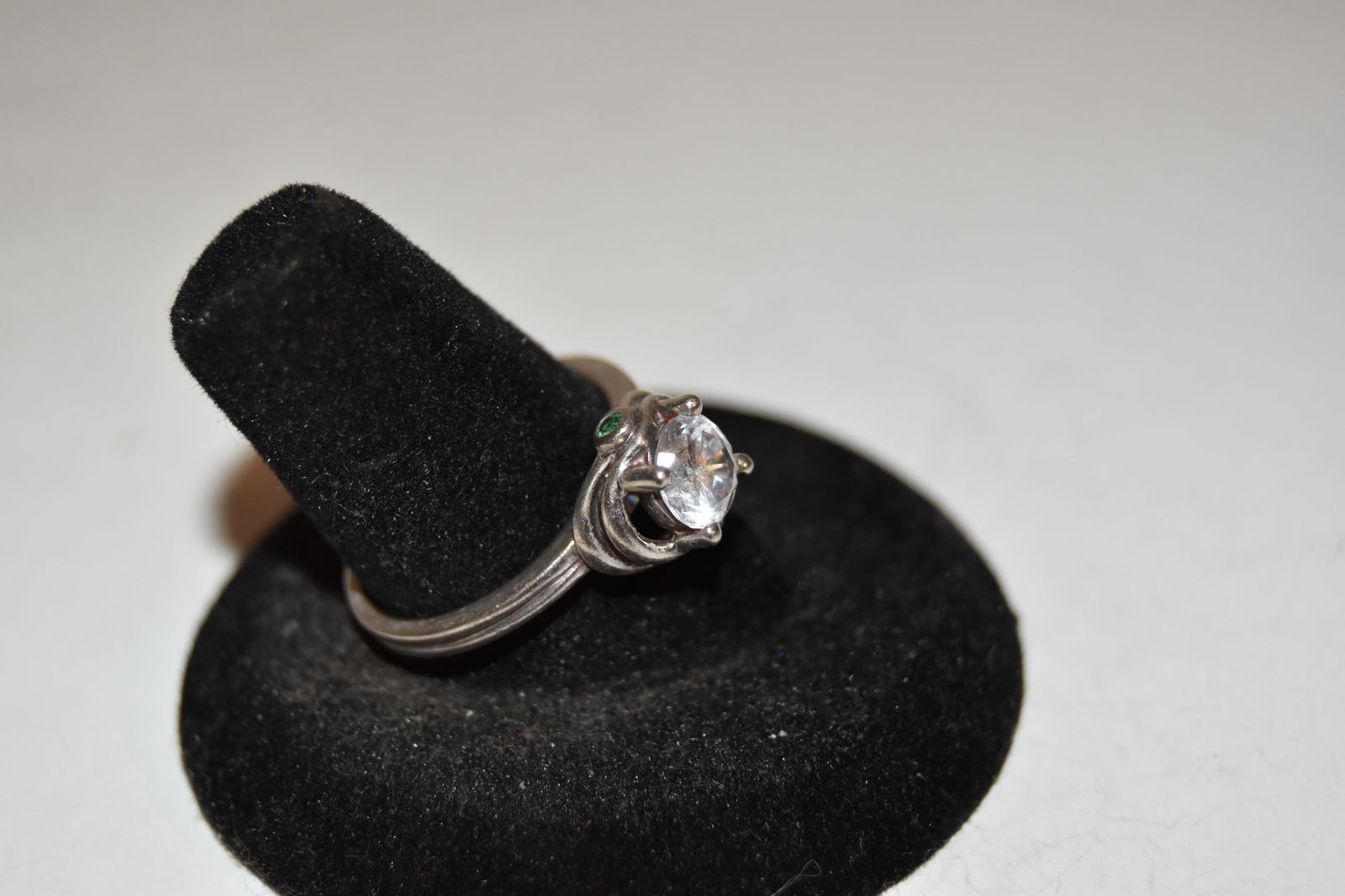 Vintage Sterling Silver CZ Ring sz 8 (1 of 5)