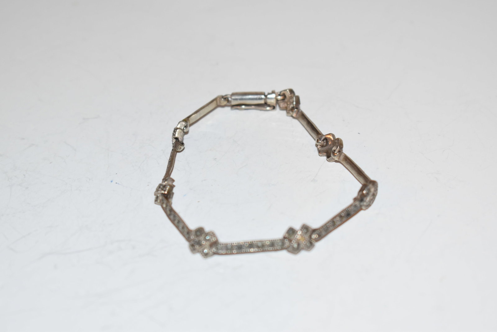 Vintage Sterling Silver marcasite Bracelet 7": Vintage Sterling Silver marcasite Bracelet 7" Please view all photos as they are part of the description and condition of this Item, Feel free to contact me with questions or picture requests! Used It