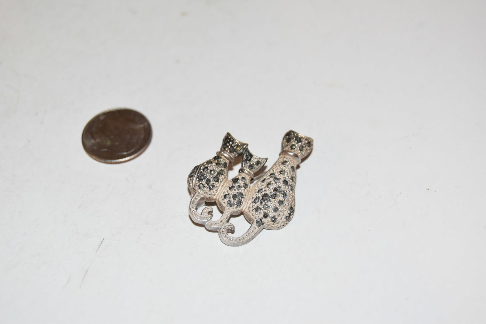 Vintage Sterling Silver marcasite cat Brooch: Vintage Sterling Silver marcasite cat Brooch Please view all photos as they are part of the description and condition of this Item, Feel free to contact me with questions or picture requests! Used Ite