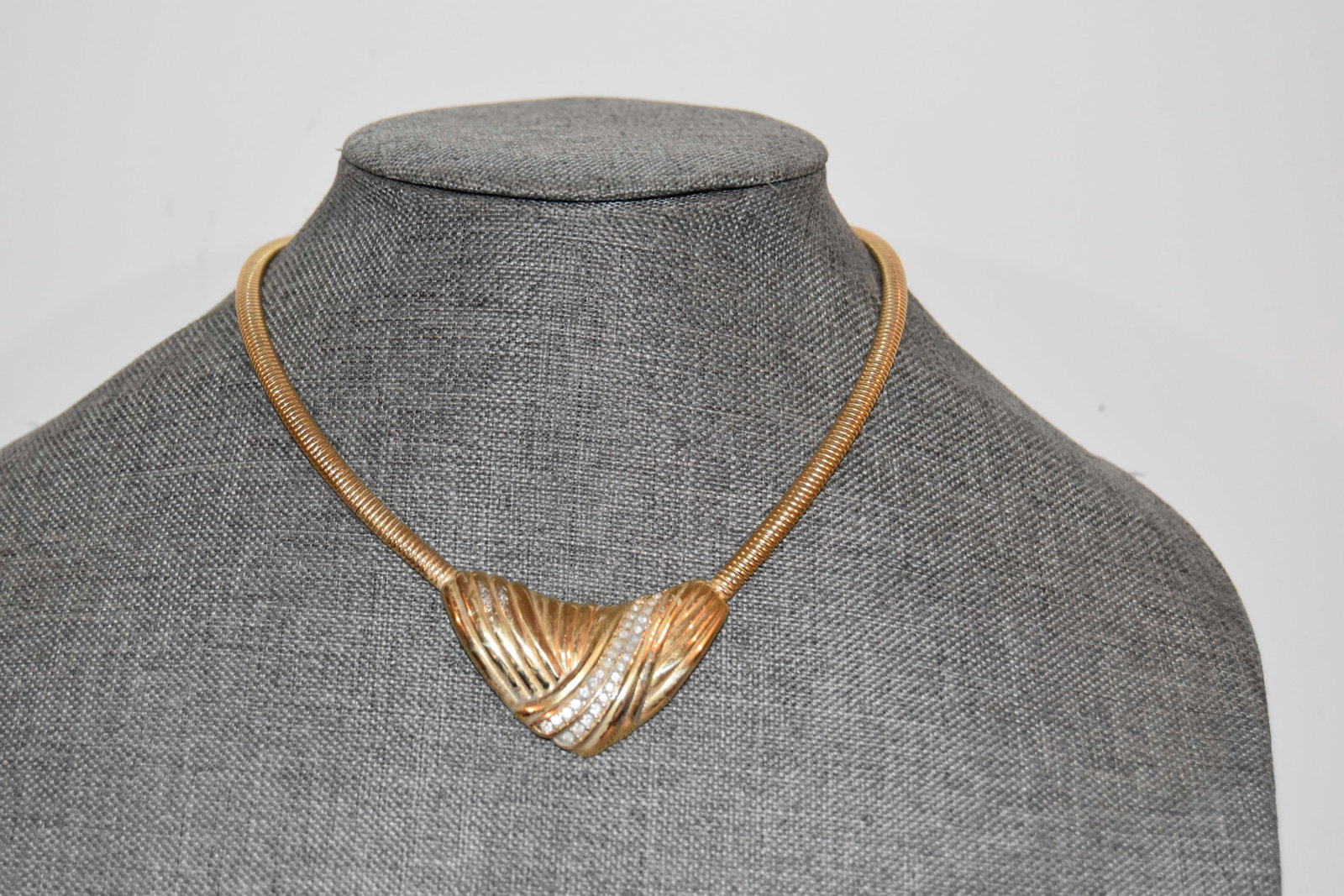 Vintage Trifari Gold Tone Rhinestones 17" Choker Necklace: Vintage Trifari Gold Tone Rhinestones 17" Choker Necklace Please view all photos as they are part of the description and condition of this Item, Feel free to contact me with questions or picture reque
