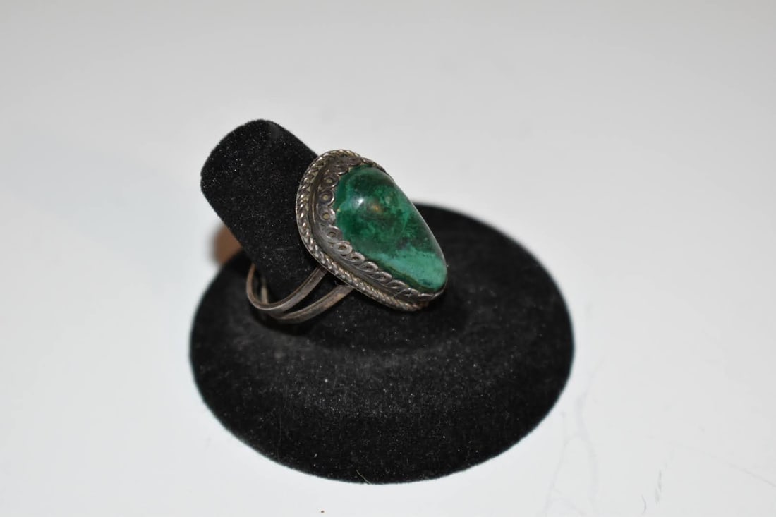 vintage Southwestern Ring Malachite Sterling Navajo sz 7 (1 of 4)