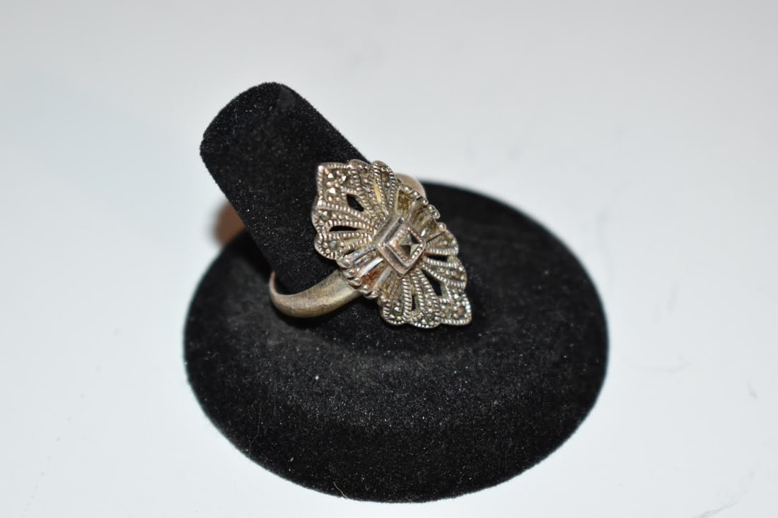 vintage sterling silver marcasite ring sz 8 (1 of 4)