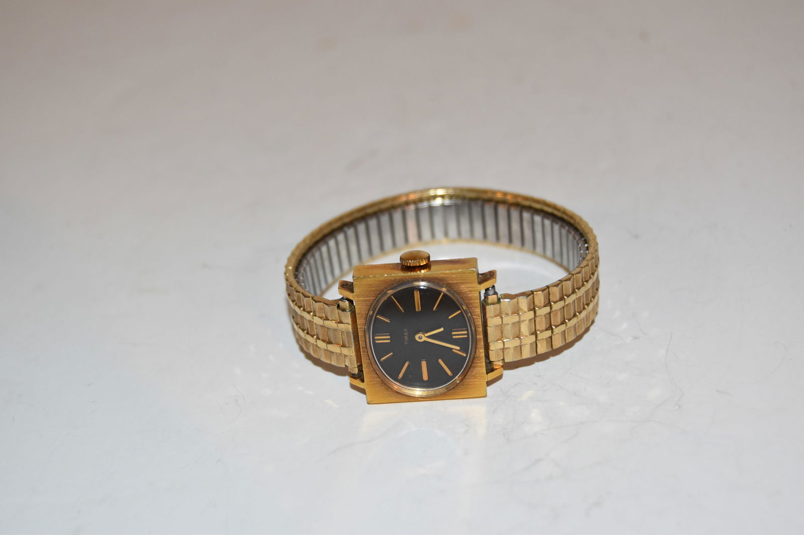 vintage goldtone square timex mechanical watch runs great: vintage goldtone square timex mechanical watch runs great Please view all photos as they are part of the description and condition of this Item, Feel free to contact me with questions or picture reque