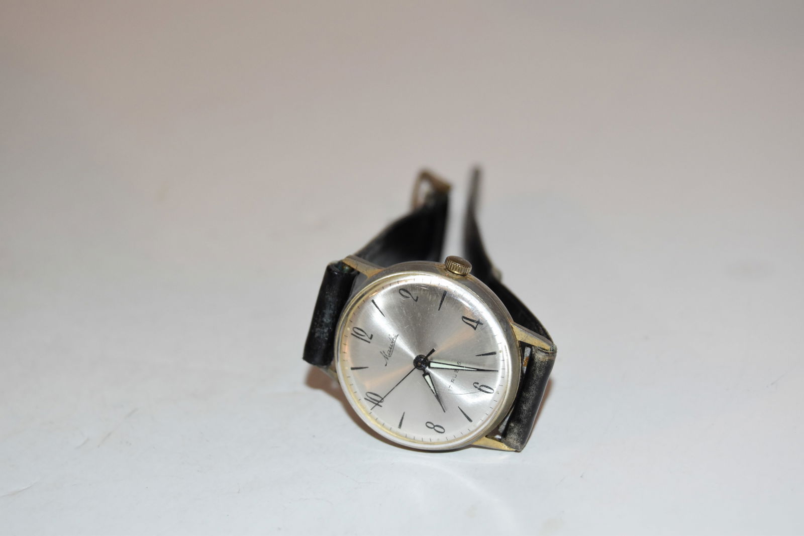 Vintage MAUTHE 17 Rubis German Made Mens Wind Up Watch 1960s working: Vintage MAUTHE 17 Rubis German Made Mens Wind Up Watch 1960s working Please view all photos as they are part of the description and condition of this Item, Feel free to contact me with questions or pi