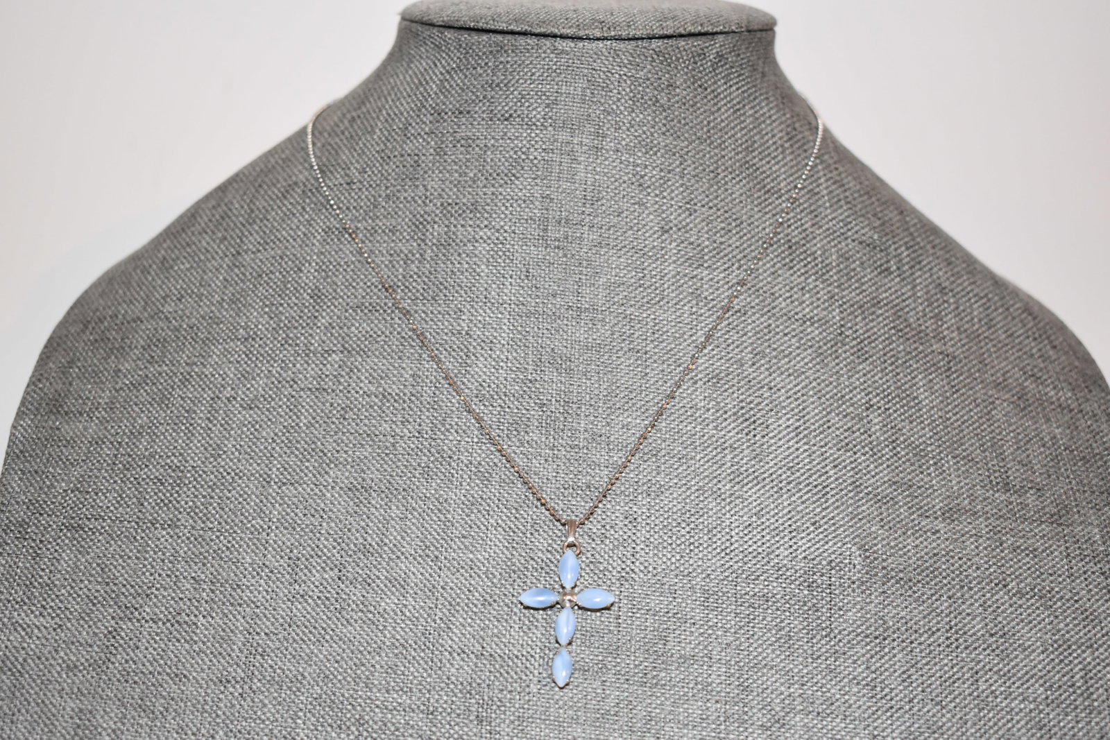 Vintage Sterling Silver Necklaces & 12K gold filled CROSS Pendant 18": Vintage Sterling Silver Necklaces & 12K gold filled CROSS Pendant 18" Please view all photos as they are part of the description and condition of this Item, Feel free to contact me with questions or p
