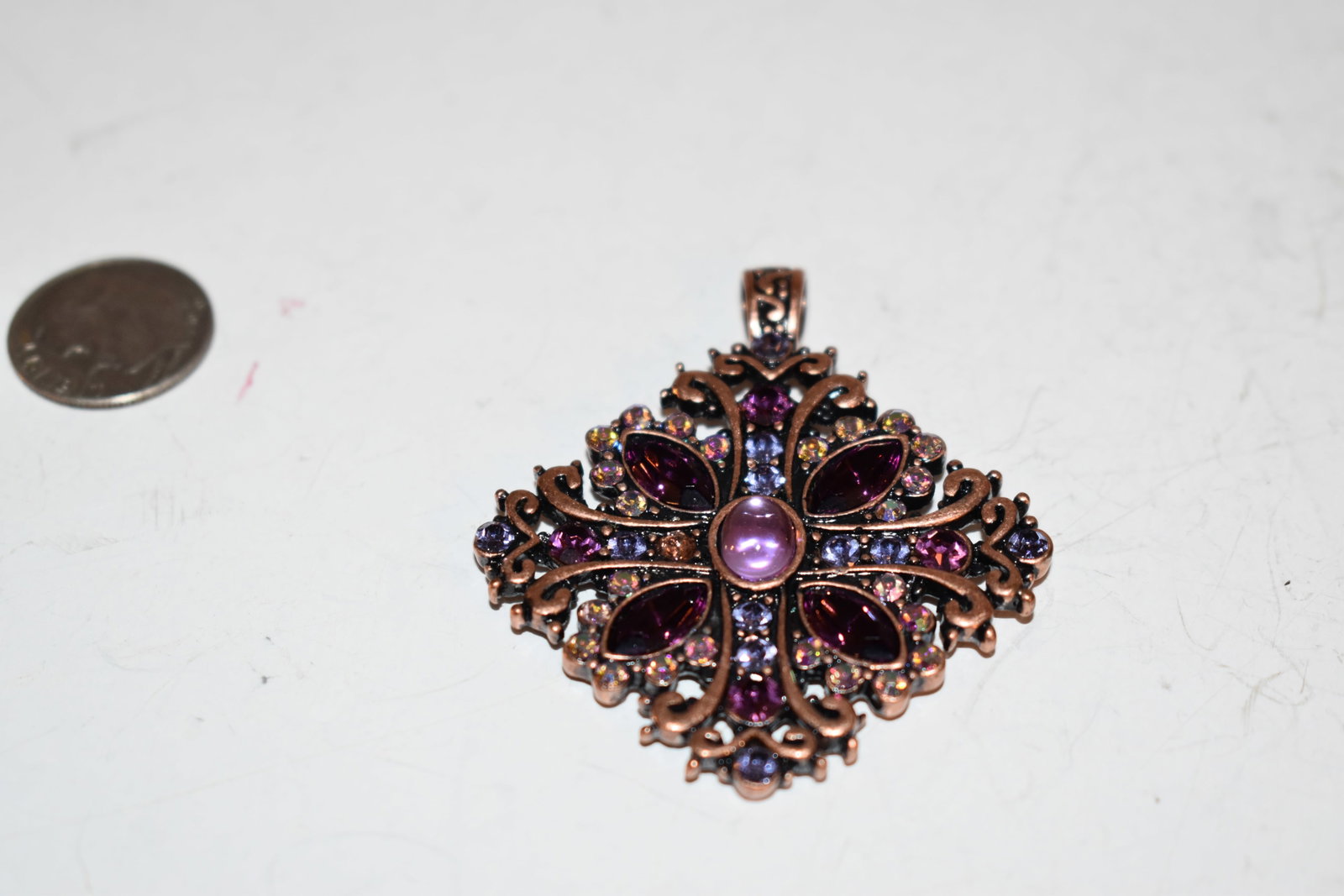 Vintage lia sophia pendant copper: Vintage lia sophia pendant copper Please view all photos as they are part of the description and condition of this Item, Feel free to contact me with questions or picture requests! Used Item AS IS