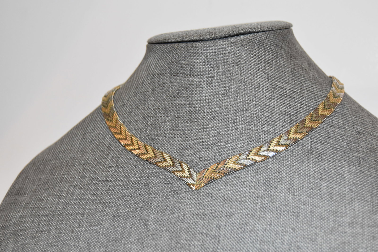 Vintage V Neck choker Necklace 11": Vintage V Neck choker Necklace 11" Please view all photos as they are part of the description and condition of this Item, Feel free to contact me with questions or picture requests! Used Item AS IS