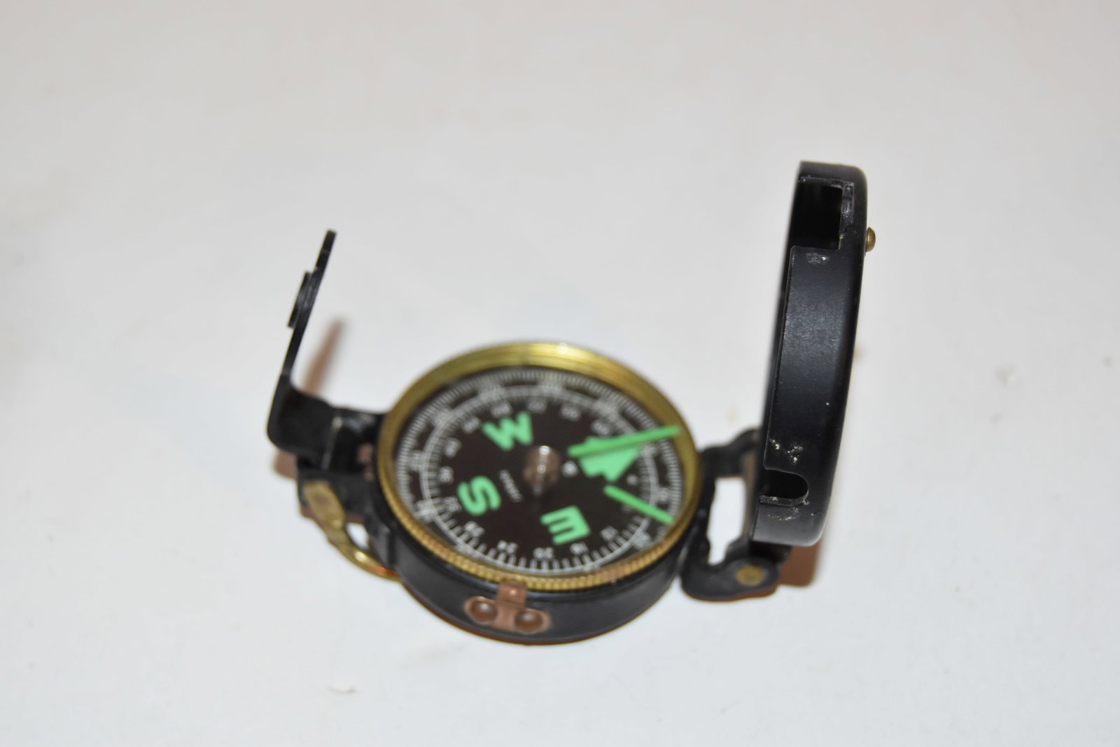 Vintage WWII era Engineers Compass (1 of 4)