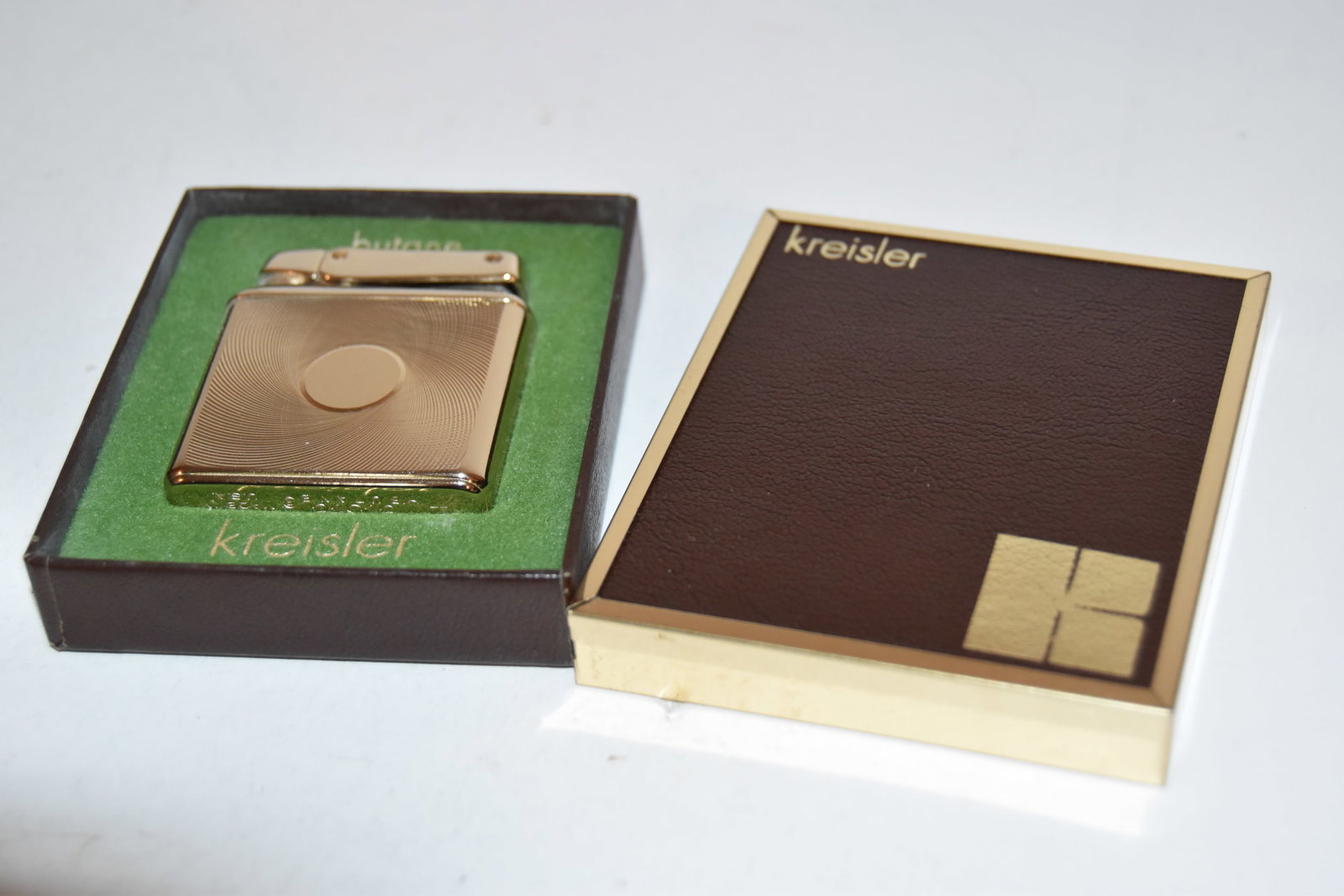 Vintage Kreisler Butane Gold Tone Pocket Lighter In Box USA NOS: Vintage Kreisler Butane Gold Tone Pocket Lighter In Box USA NOS Please view all photos as they are part of the description and condition of this Item, Feel free to contact me with questions or picture
