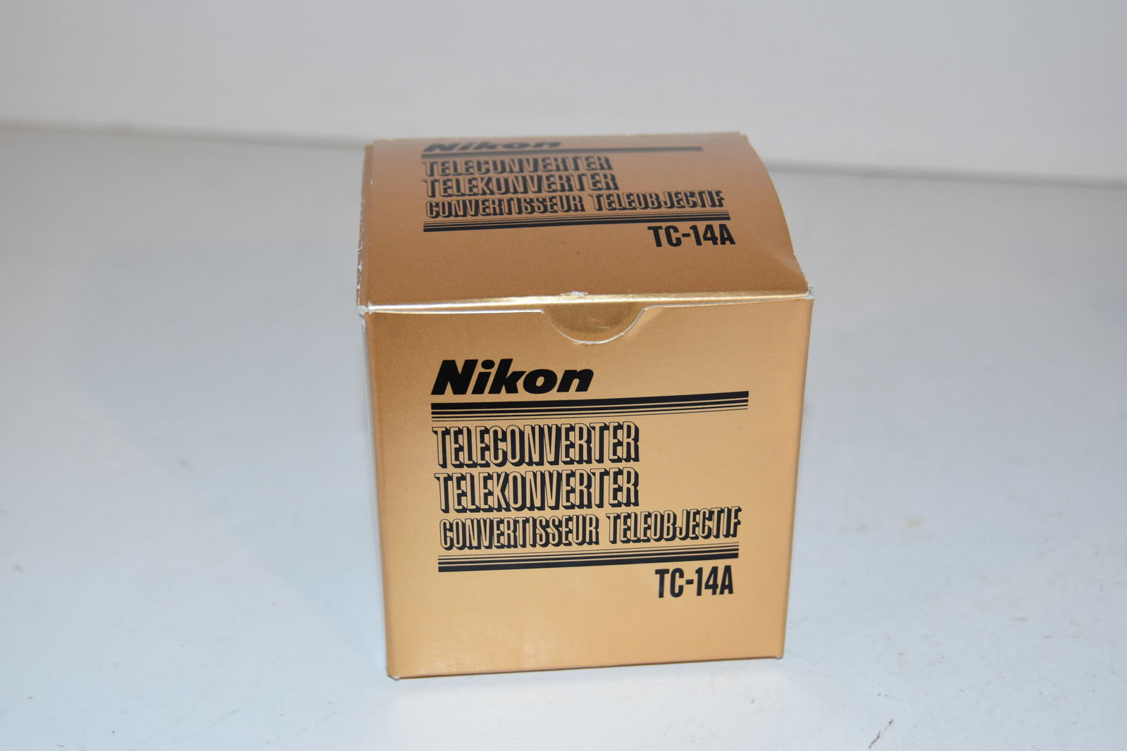 Vintage Nikon Tele Converter: Vintage Nikon Tele Converter pendant necklace Please view all photos as they are part of the description and condition of this Item, Feel free to contact me with questions or picture requests! Used It