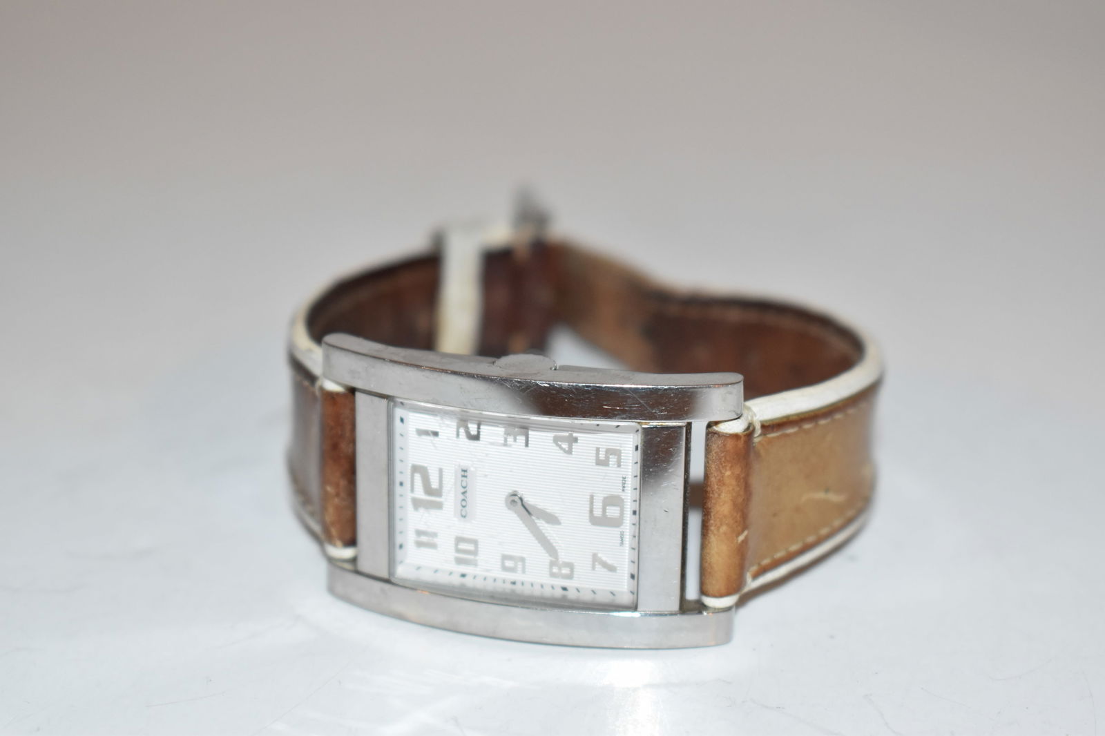 Coach Watch Women Silver Tone Beige White Two Tone Leather works (1 of 5)