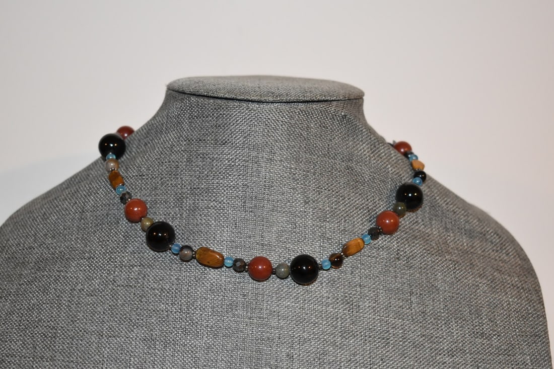 vintage beaded necklace 18" (1 of 4)