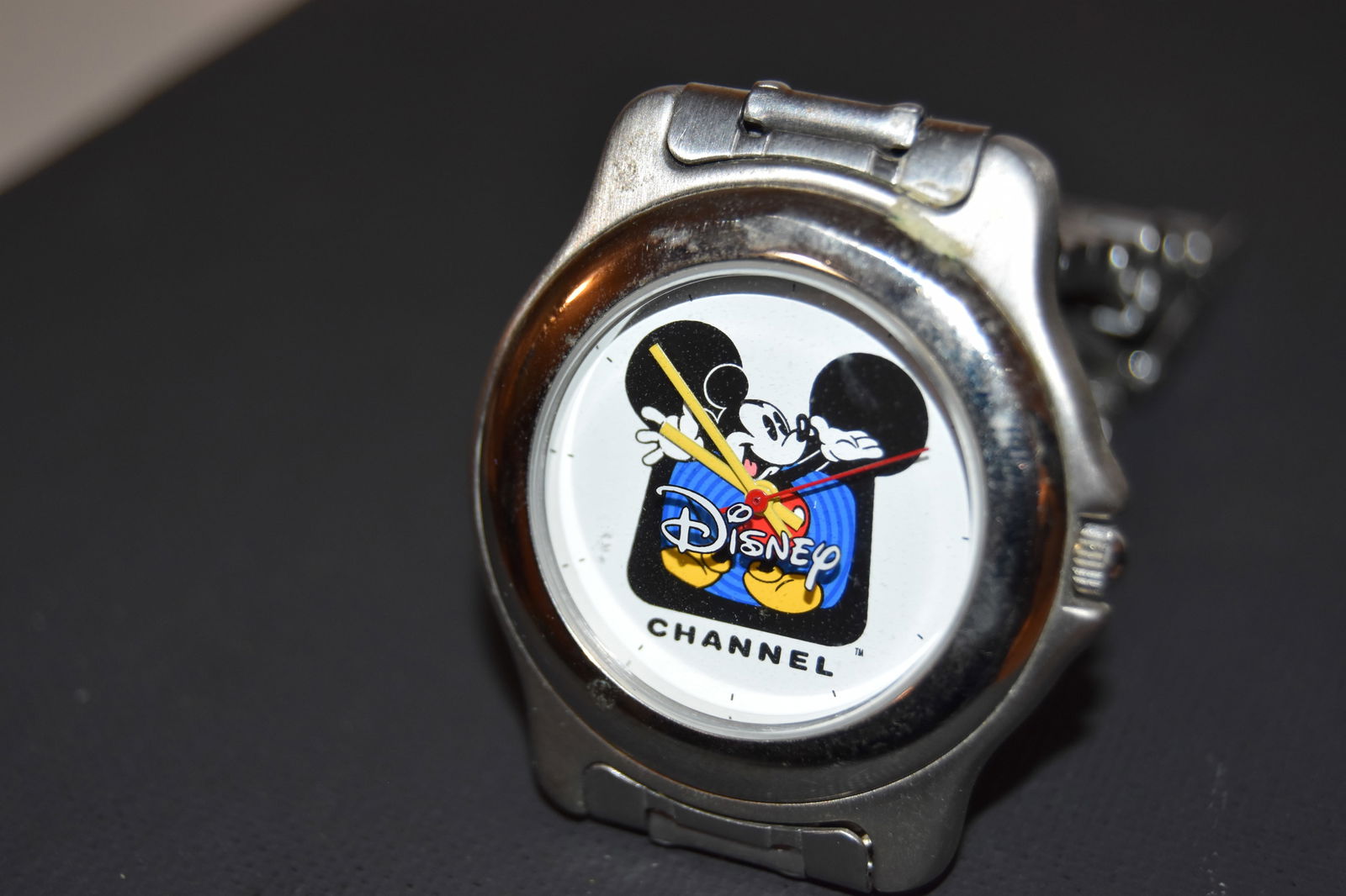 Vintage Working Disney Channel Wristwatch / Walt Disney Mickey Mouse working: Vintage Working Disney Channel Wristwatch / Walt Disney Mickey Mouse working Please view all photos as they are part of the description and condition of this Item, Feel free to contact me with questio