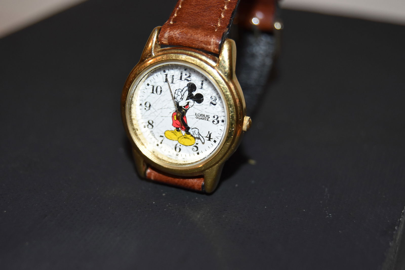 vintage mickey mouse lorus watch quartz japan V501-1T50 WORKING (1 of 4)