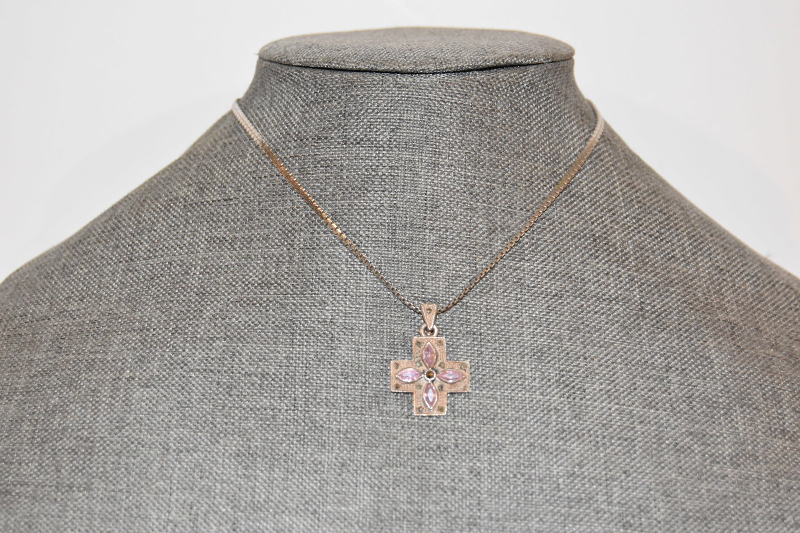 Vintage Sterling Silver marcasite cross pendant Necklace 14": Vintage Sterling Silver marcasite cross pendant Necklace 14" pendant necklace Please view all photos as they are part of the description and condition of this Item, Feel free to contact me with questi